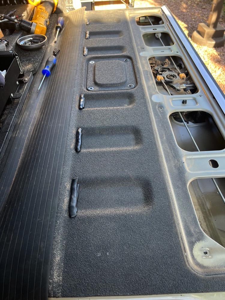 Jeep Gladiator New BillieBars Tailgate Cover! TailgateCover_3_Install04