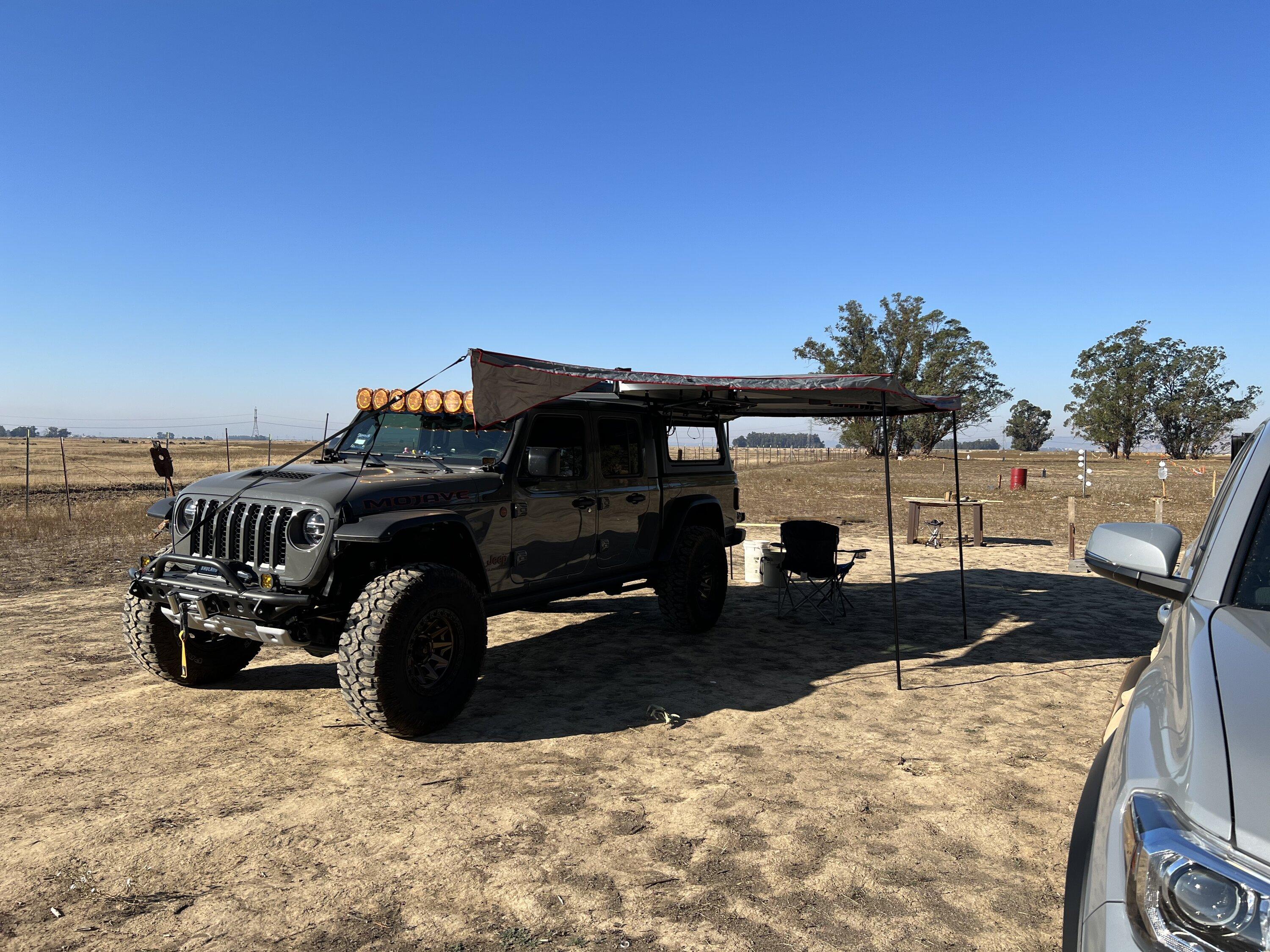 Jeep Gladiator RSI SmartCap with Frontrunner and Overlandpros 270 6K awning 13657617-FE92-4AEE-9528-1A0337D06377