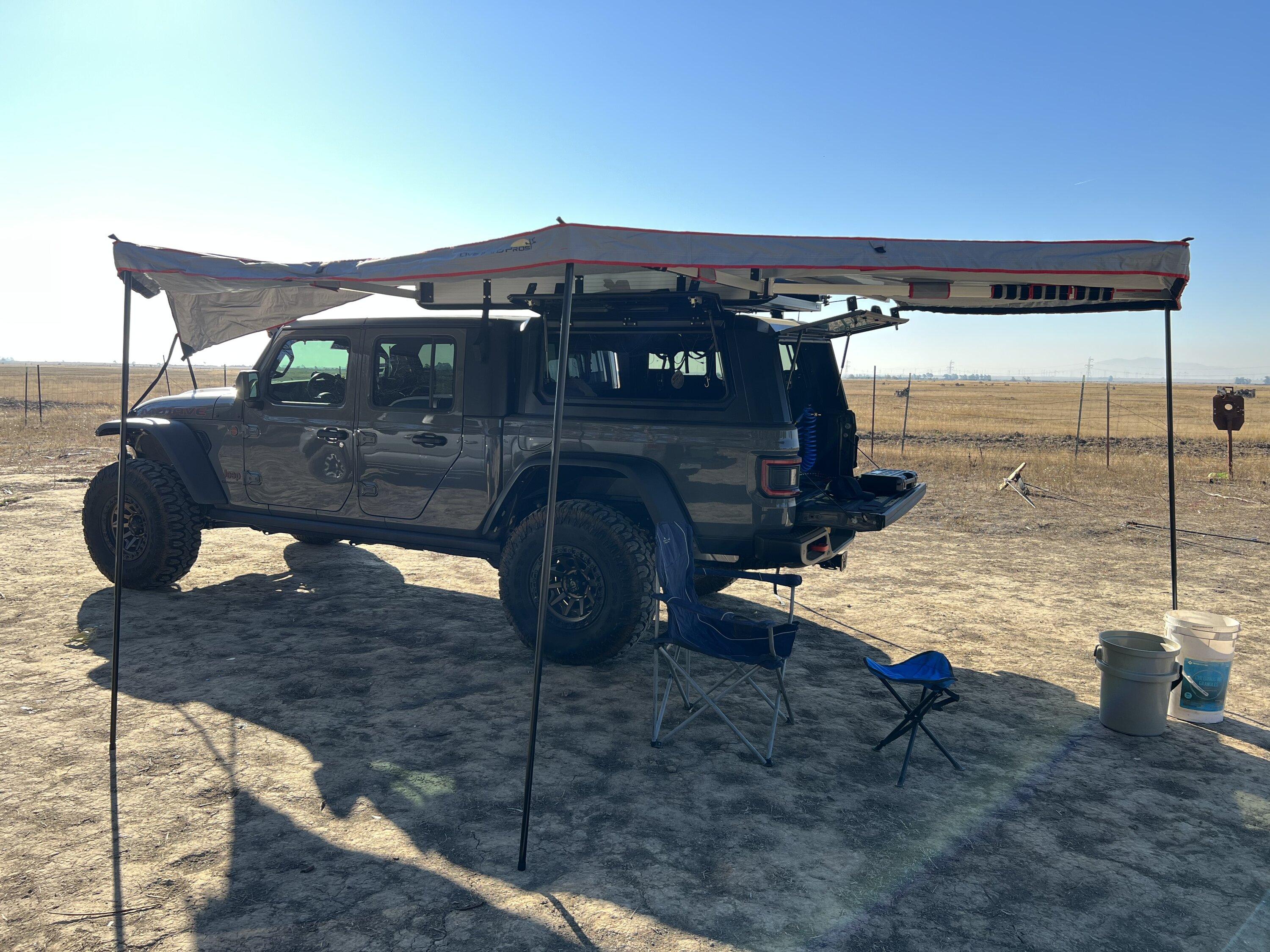 Jeep Gladiator RSI SmartCap with Frontrunner and Overlandpros 270 6K awning 6F9B0145-9534-4CE3-B487-44A08376CBC8