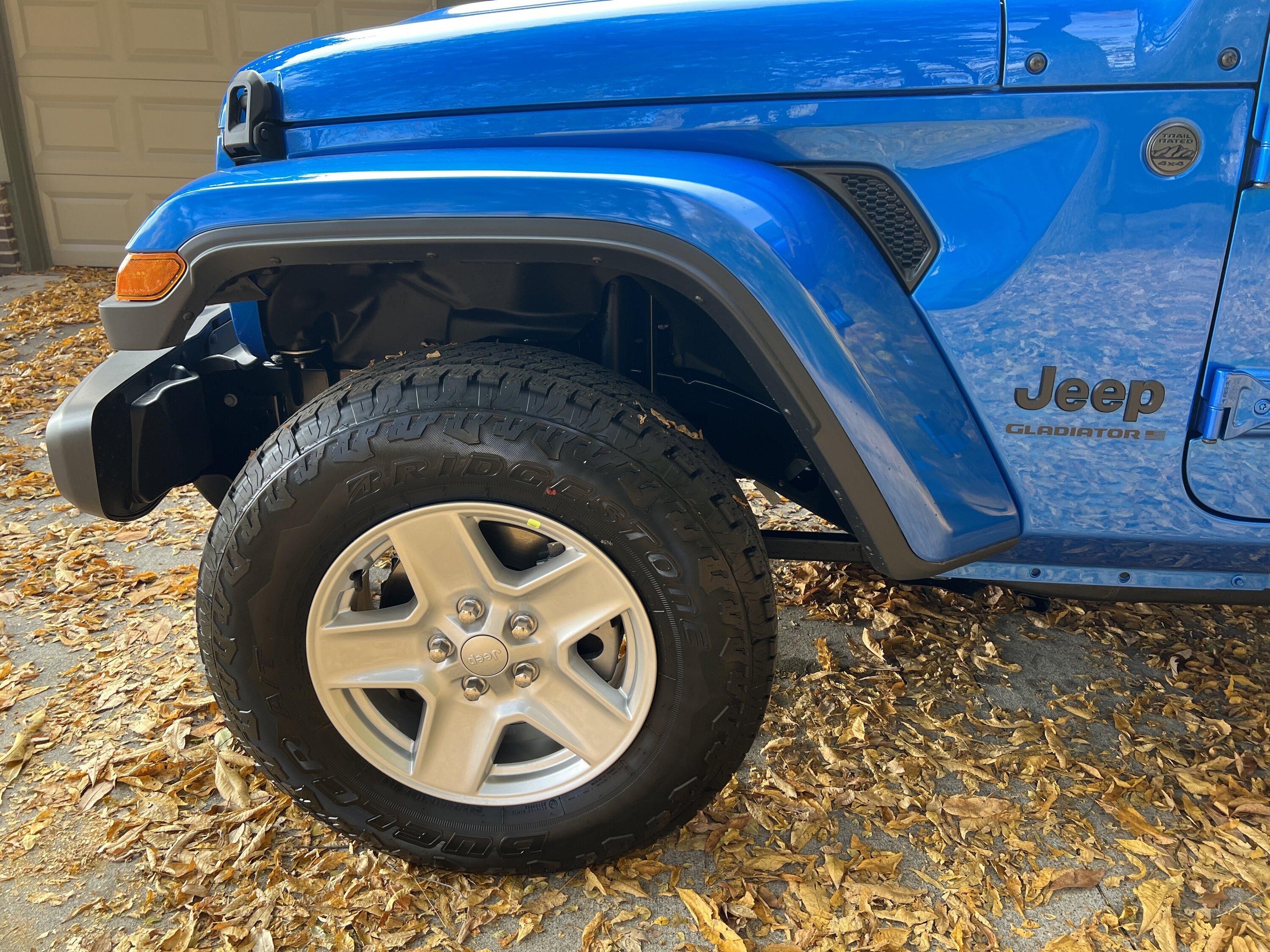 Jeep Gladiator New Take-offs - Bridgestone Dueler A/Ts on Sport S Aluminum 17inch Wheels with TPMS 4B611D9D-A09F-458B-B248-AC754B1881C3