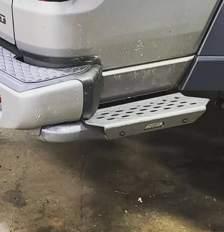 Jeep Gladiator Rubicon fenders on sport s non max tow step3