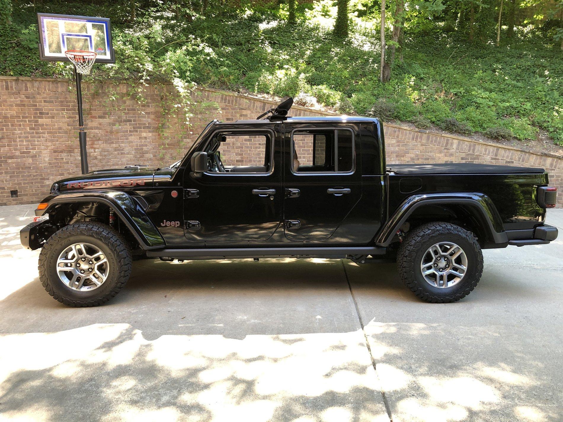 Jeep Gladiator Pictures of 33s and 35s 33s.JPG