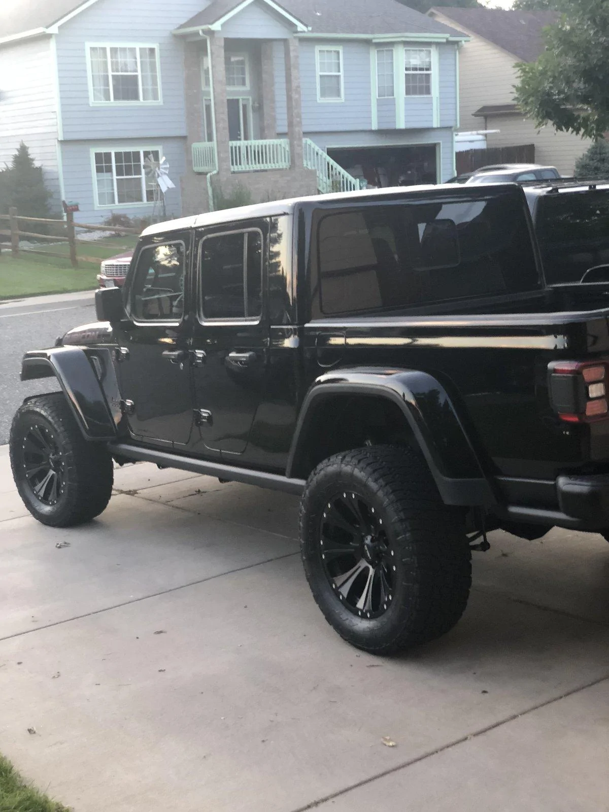 Jeep Gladiator BLACK Gladiator JT Club B3C7FC96-ECFE-43C4-B87E-29D0C50F772E