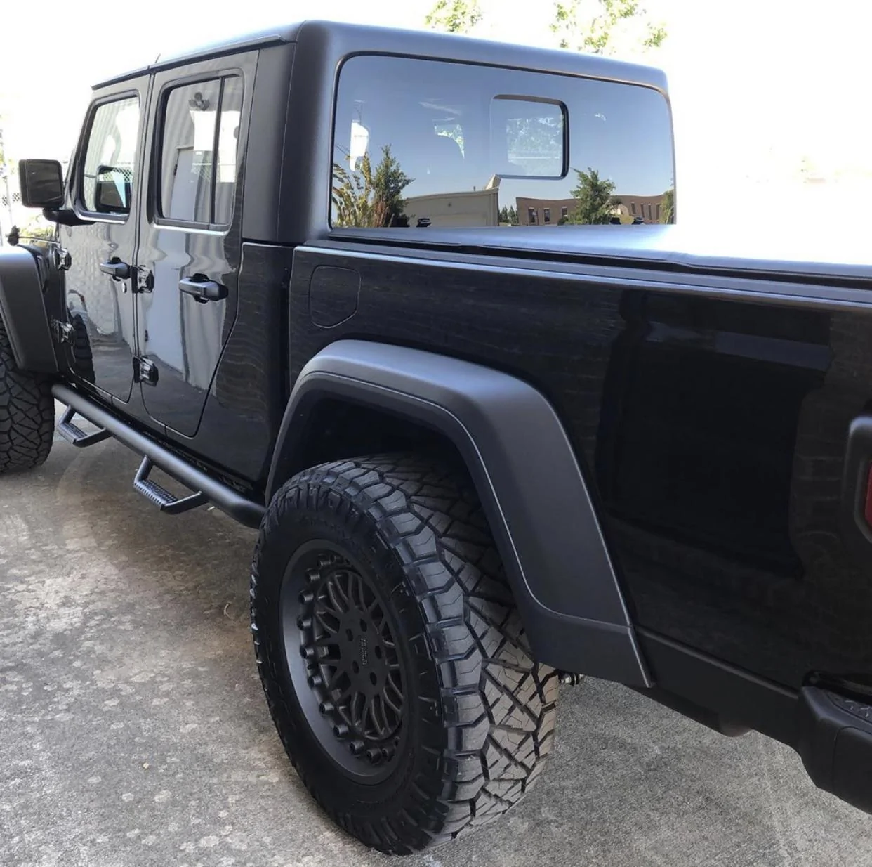 Jeep Gladiator BLACK Gladiator JT Club 4348DB78-3345-4470-8E7B-F6AE12685C5A