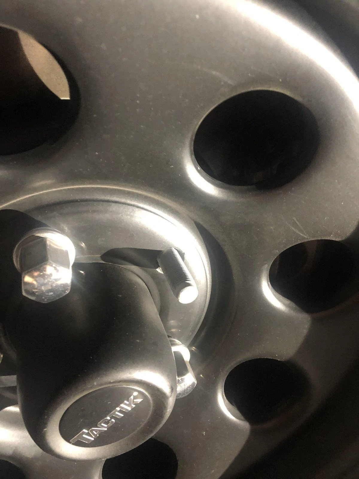 Jeep Gladiator Lug nuts A727DD2B-1B72-4F6D-A173-6ACF61804FFA