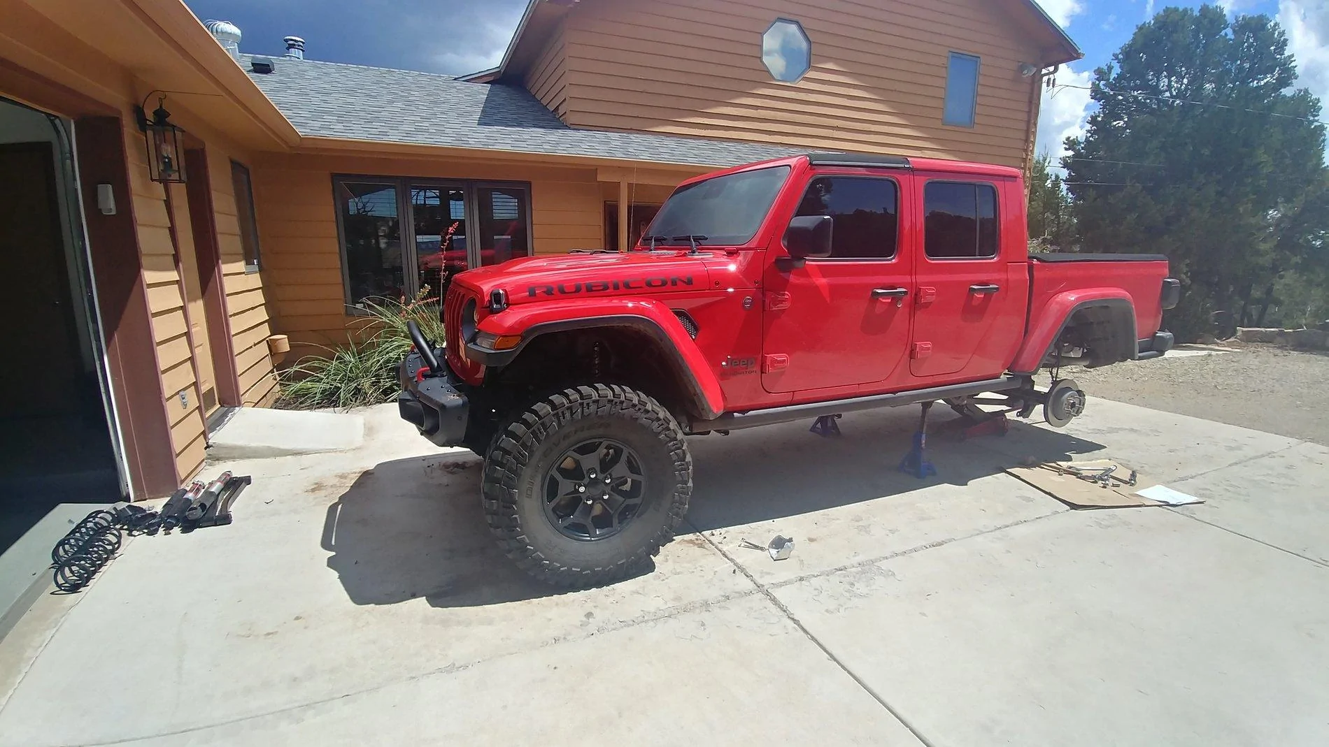 Jeep Gladiator Gladiators on Mopar 2" Lift Kit 0810191431b_HDR
