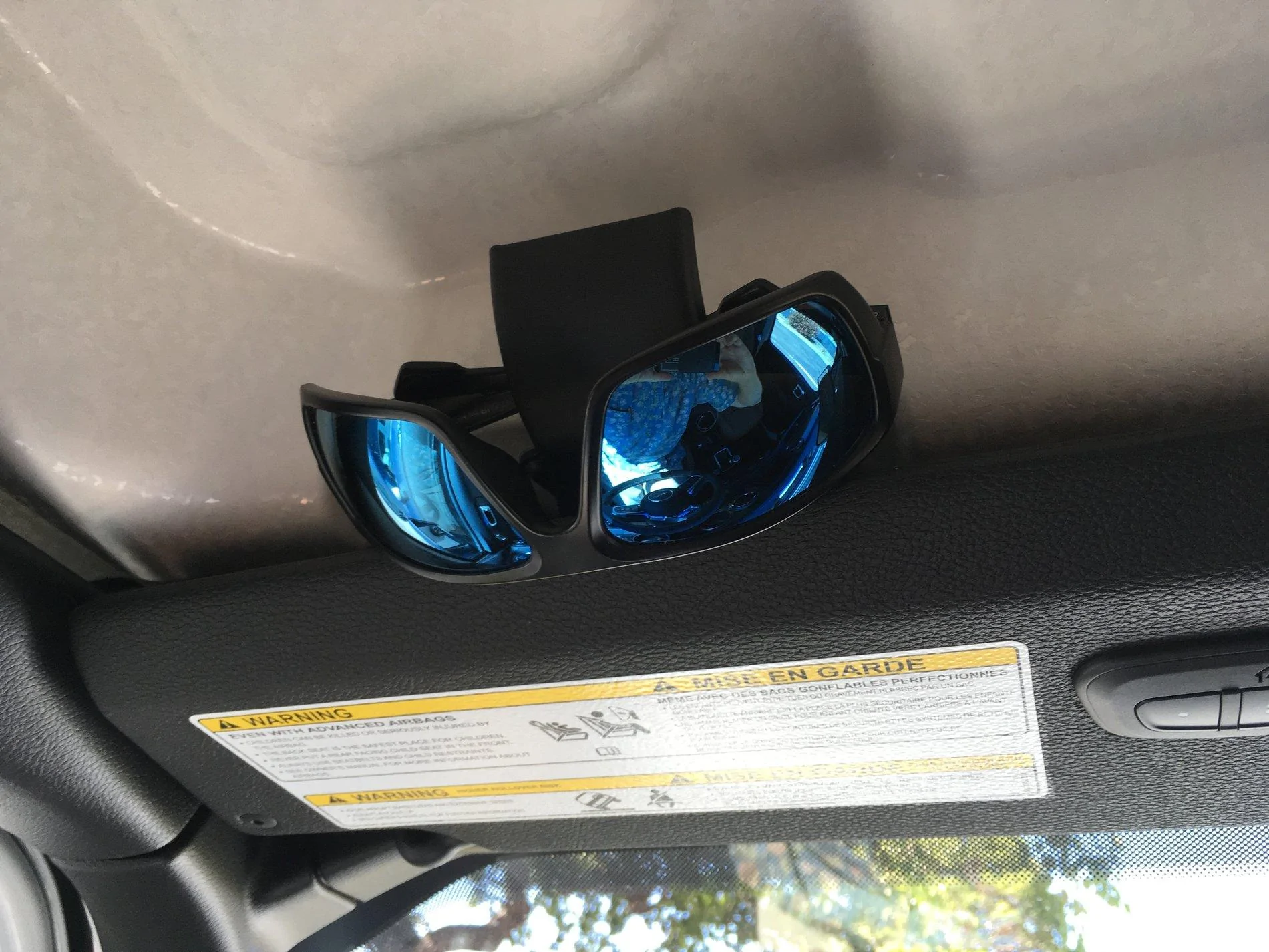 Jeep Gladiator Sunglasses - where do you put yours? sunglasses in j