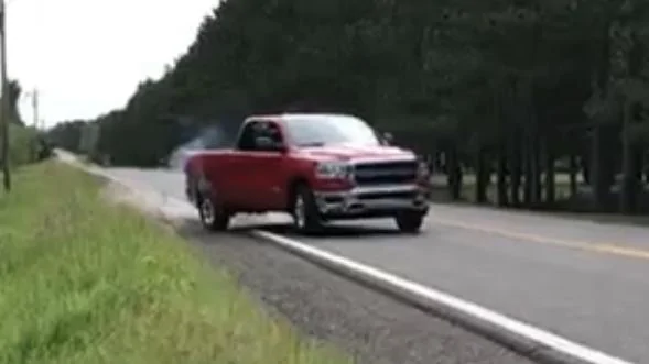 Jeep Gladiator 3rd gen ecodiesel doing burnouts and getting 32 mpg CC810BAB-8D0A-4FA3-B722-0052209C3303