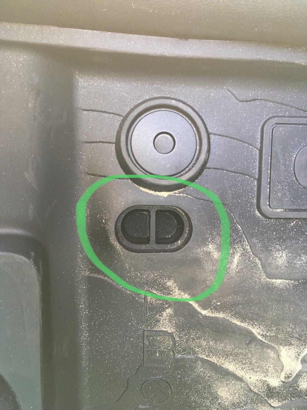 Jeep Gladiator Optional Slush Mats: Is this hole supposed to be there? slush mat hole