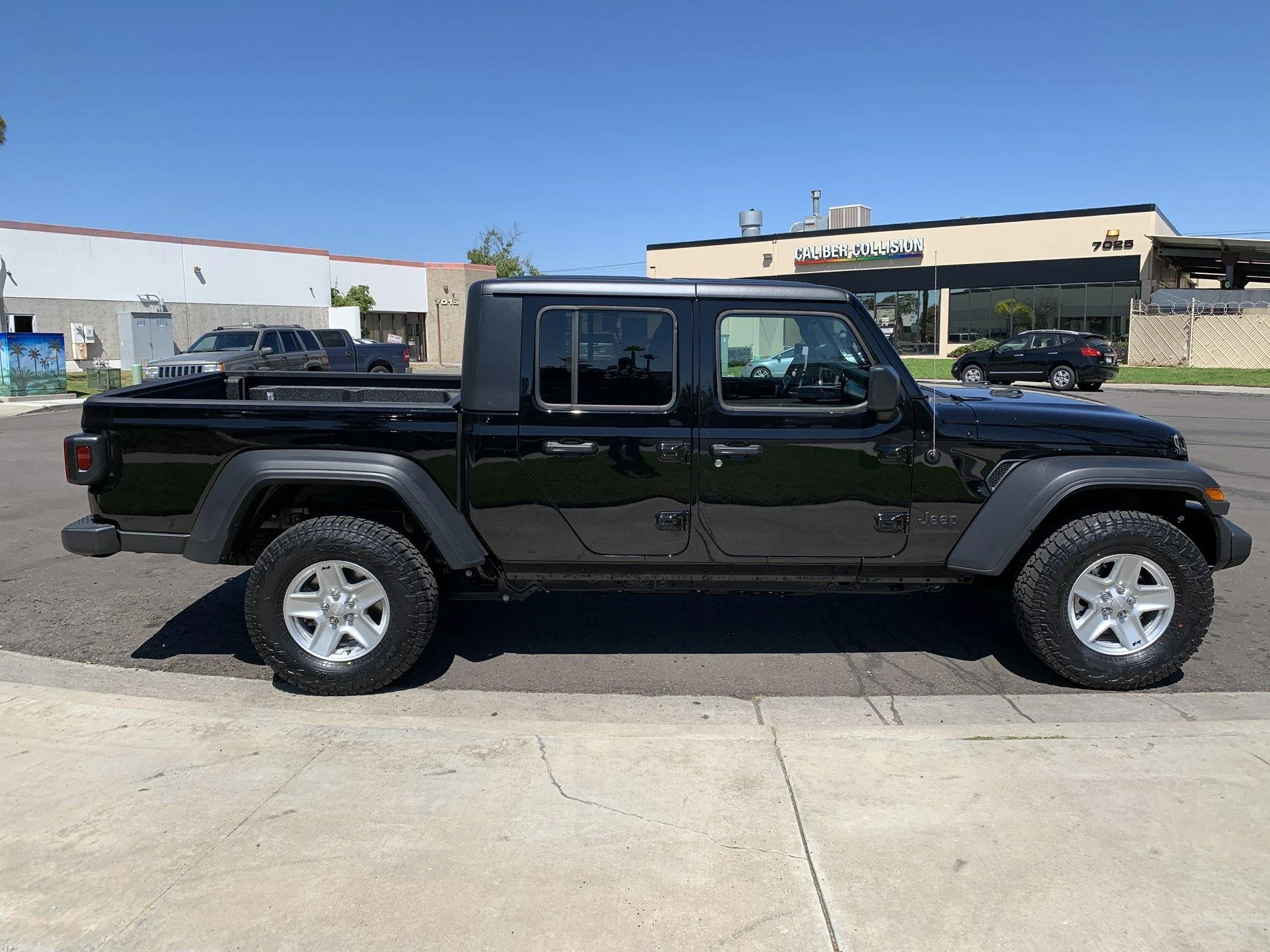 Jeep Gladiator Let's see 'em - Larger tires on Sport S wheels C2A5DDCE-E9F4-44E7-8618-F0A1DBF2625D