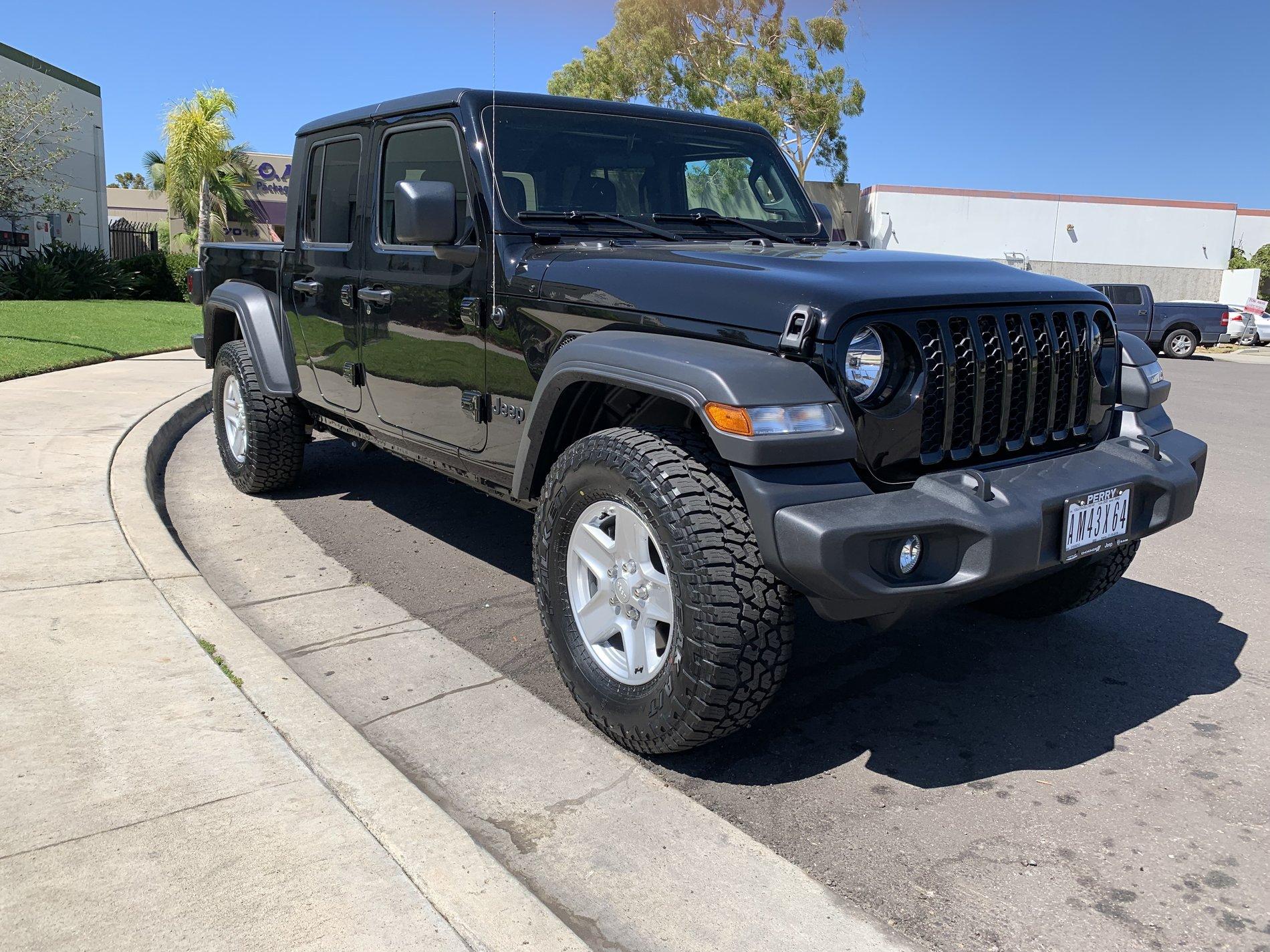 Jeep Gladiator Let's see 'em - Larger tires on Sport S wheels 5A761BB9-3D49-49A7-9704-2E5192361FE4