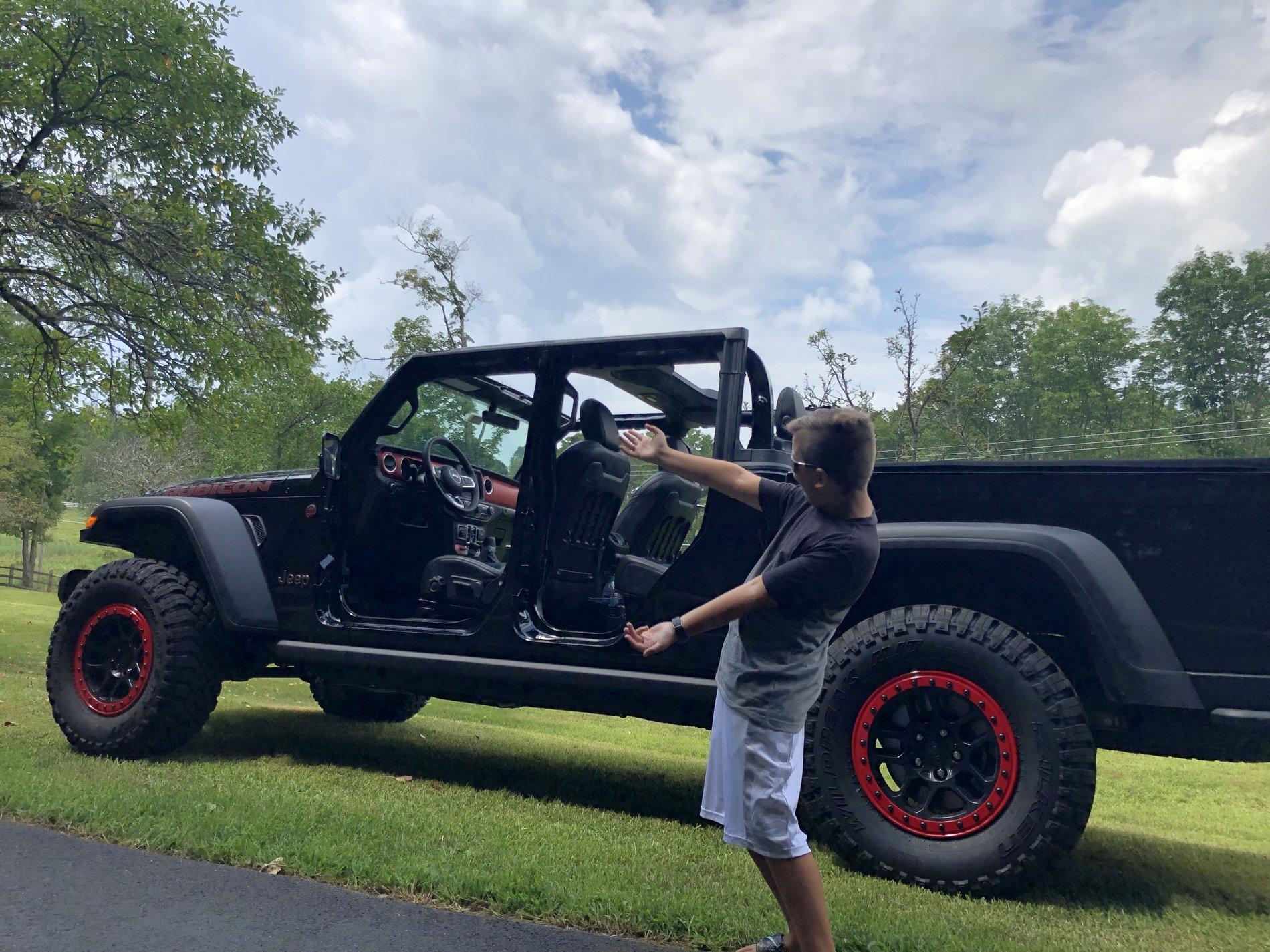 Jeep Gladiator Nude Gladiators (no doors/tops) - pics please 96E7902D-0C7F-4EE4-B78D-082625965376