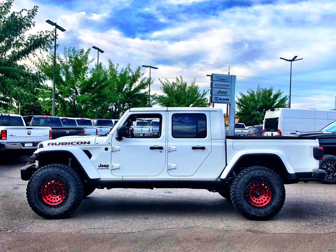 Jeep Gladiator BIGGER IS BETTER RIGHT? 68826371_10217672548223985_8400862946149793792_o