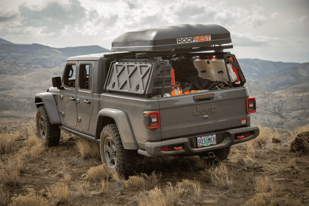 Jeep Gladiator Really like that! Wish they'd make that an option on the Glad, with removable cross bars. 1667265336377