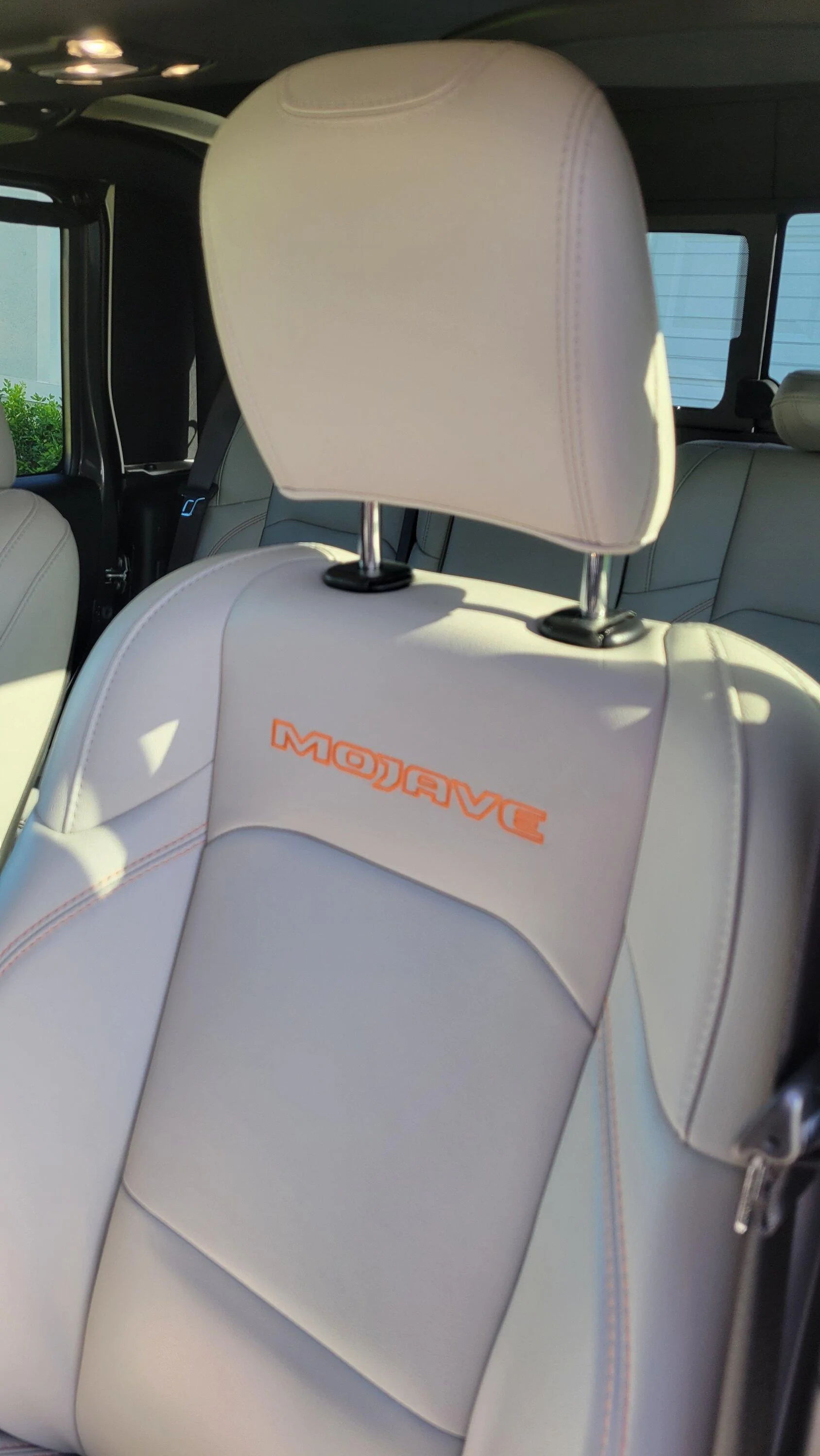 Jeep Gladiator Trade: Mojave Gray Leather for Mojave Black Leather 20220715_090241