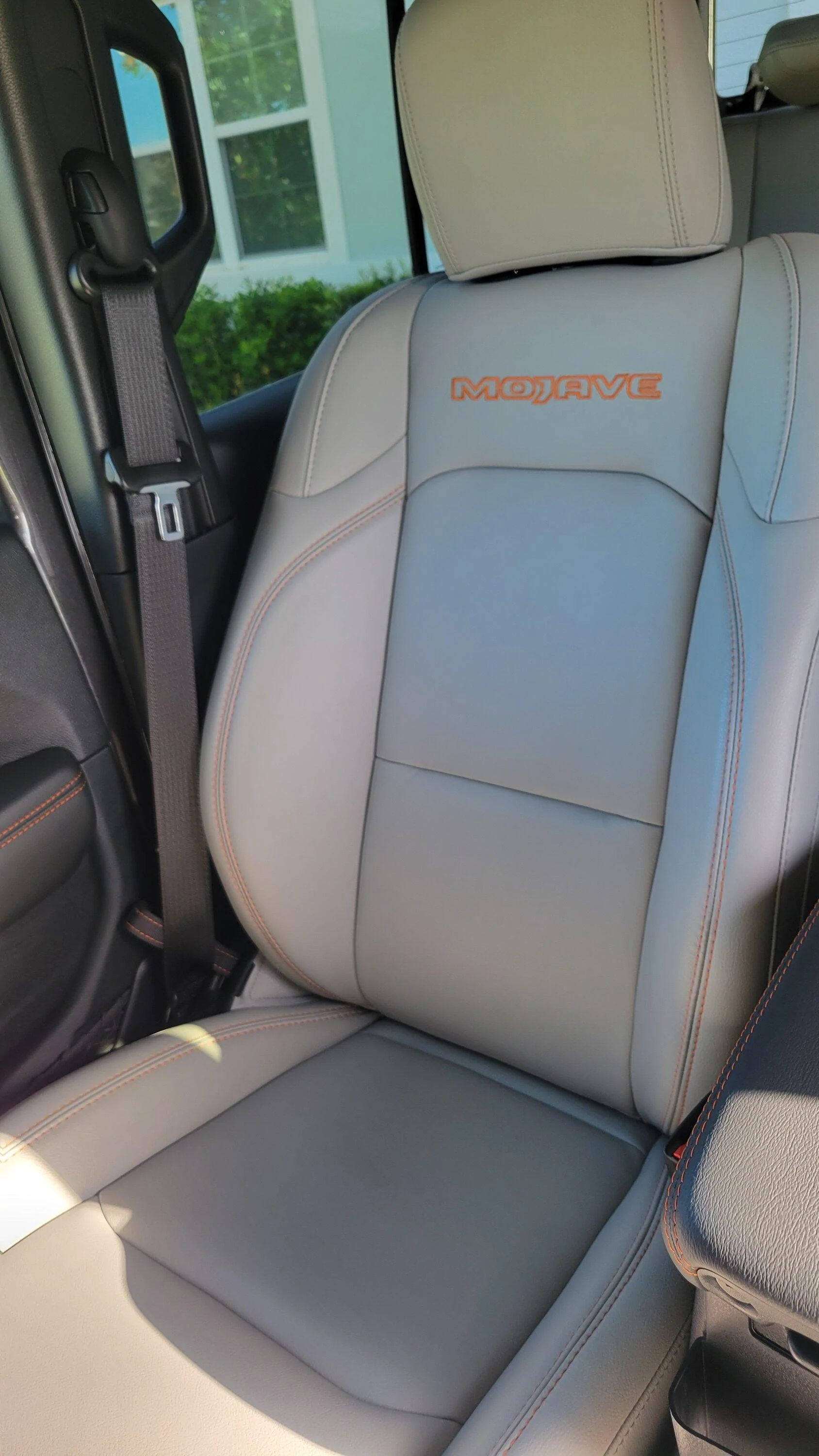 Jeep Gladiator Trade: Mojave Gray Leather for Mojave Black Leather 20220715_090301