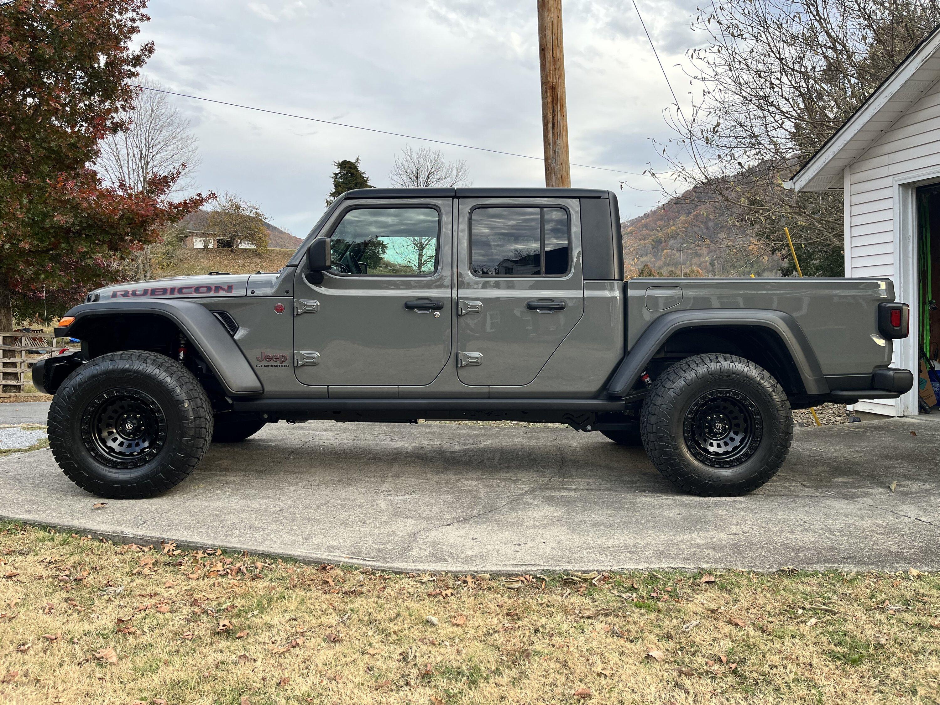 Jeep Gladiator STING GRAY Gladiator JT Club 390EF0B7-7654-42AE-9228-66603045D99E