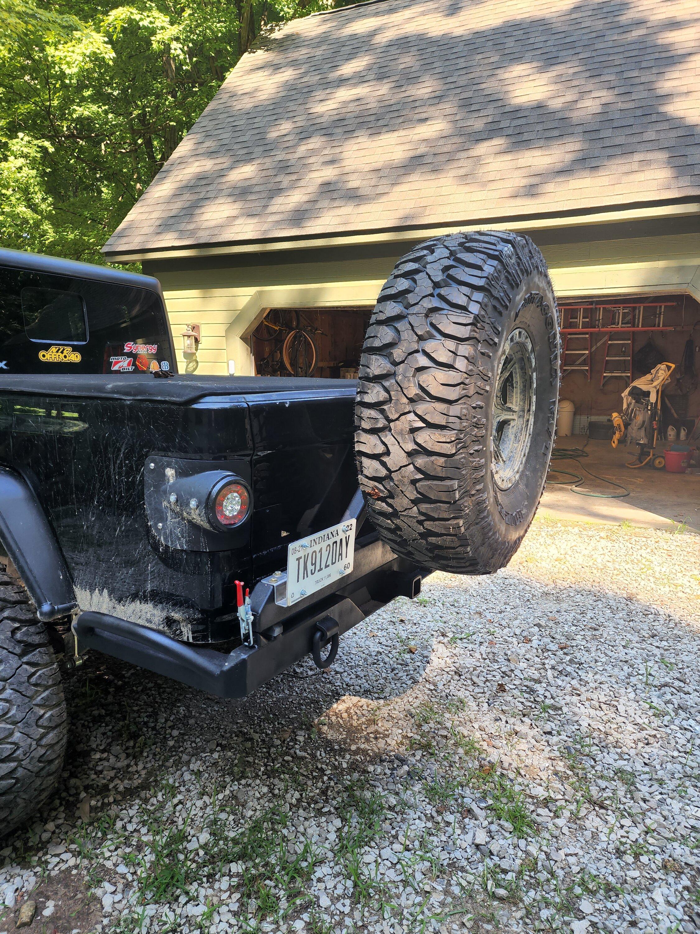 Jeep Gladiator Complete bed, bumper/swing and lights 20220721_171526