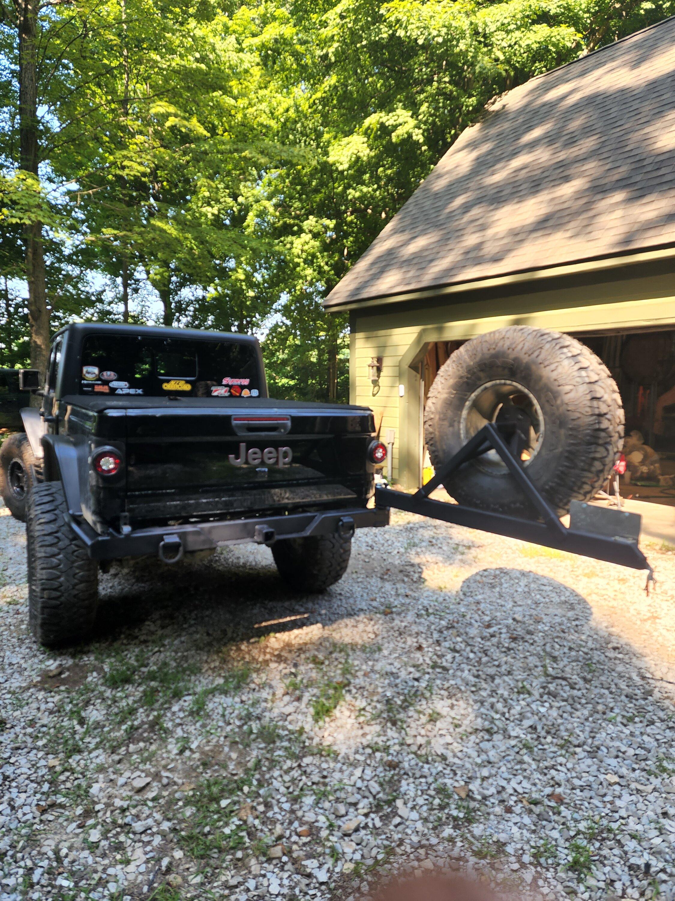 Jeep Gladiator Complete bed, bumper/swing and lights 20220721_171343