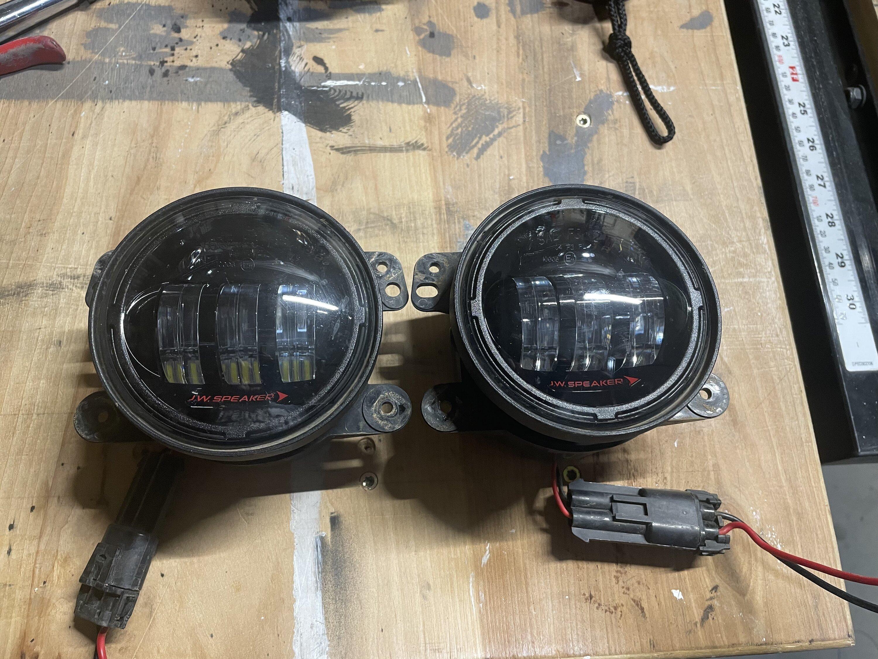 Jeep Gladiator JW Speaker 6145 J2 Series Fog Lights tempImagepXbpI1