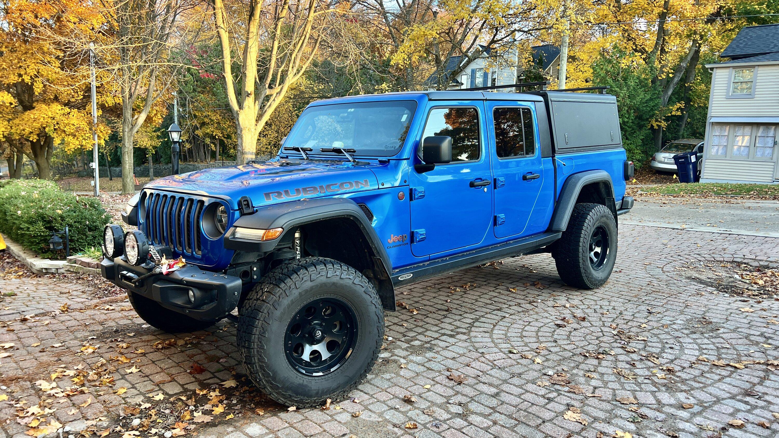 Jeep Gladiator Alu-Cab Gladiator Bed Cap 3EAE8DEF-CEA7-402A-95CF-664E295AD7DC