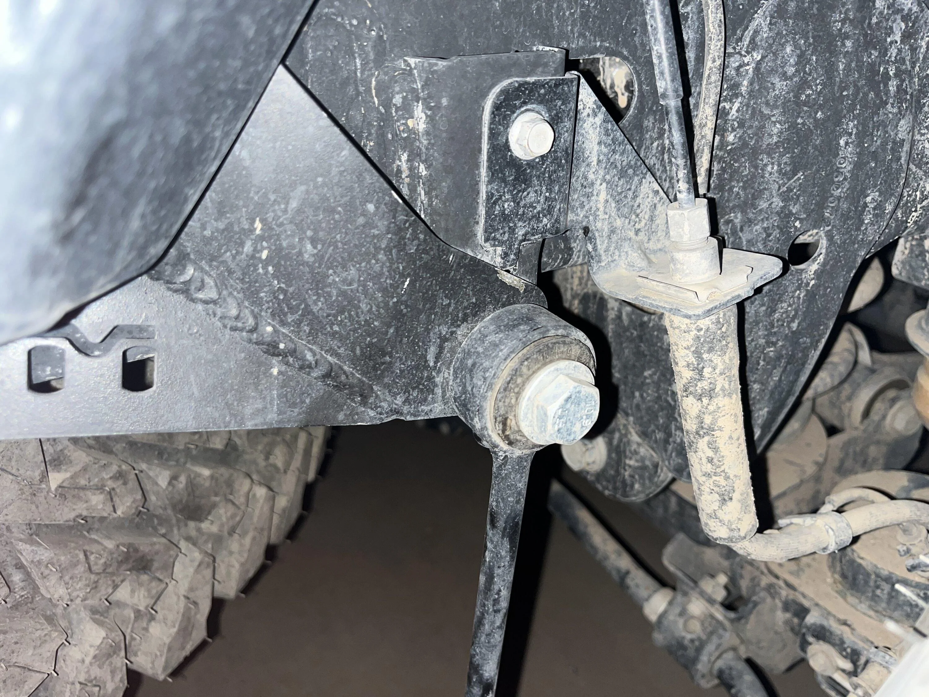 Jeep Gladiator Signs of a bad axle bearing? + mystery clunk when going over bumps. Help please. IMG_5621[1]