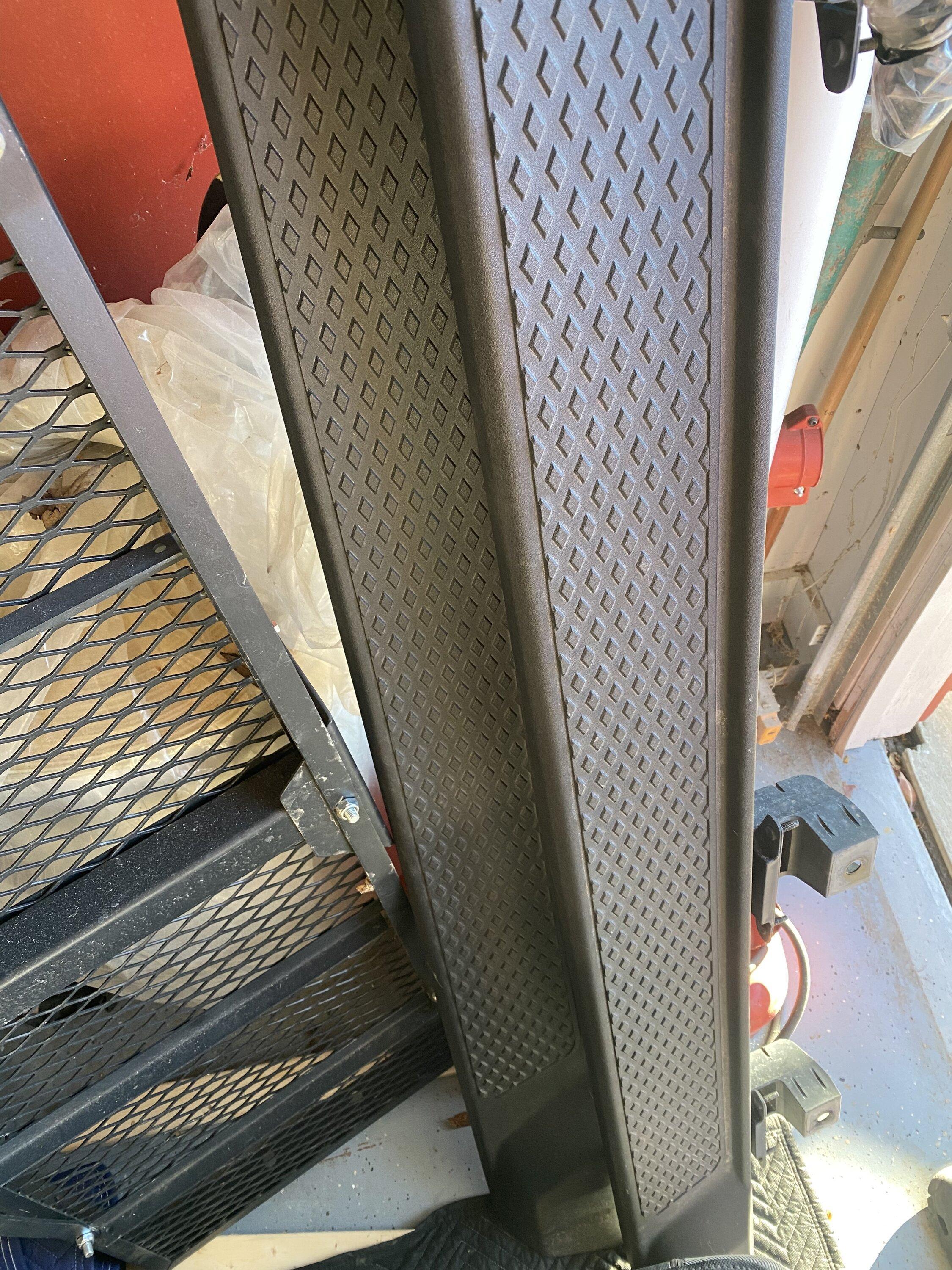 Jeep Gladiator Factory Gladiator Rocker Steps 3C9674AA-3502-4AC4-85A9-FA151B53C3FB