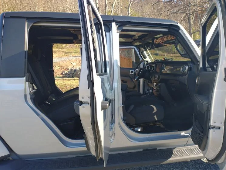 Jeep Gladiator 2022 Overland 2800 miles PRICE LOWERED IMG_20221103_162428209