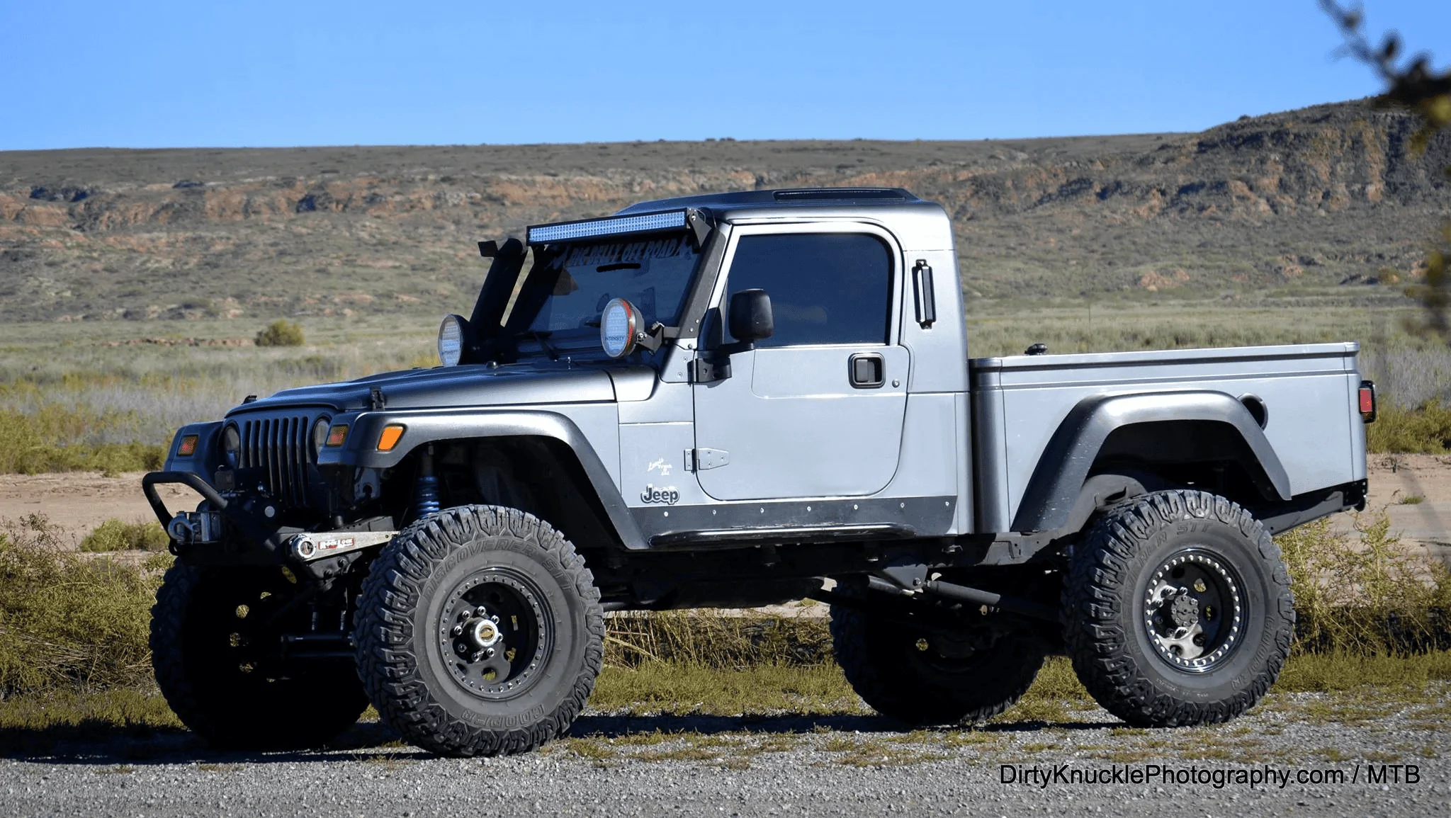 Jeep Gladiator 2 Door Gladiator 4xe @ SEMA - Quadratec truck 1667573959942