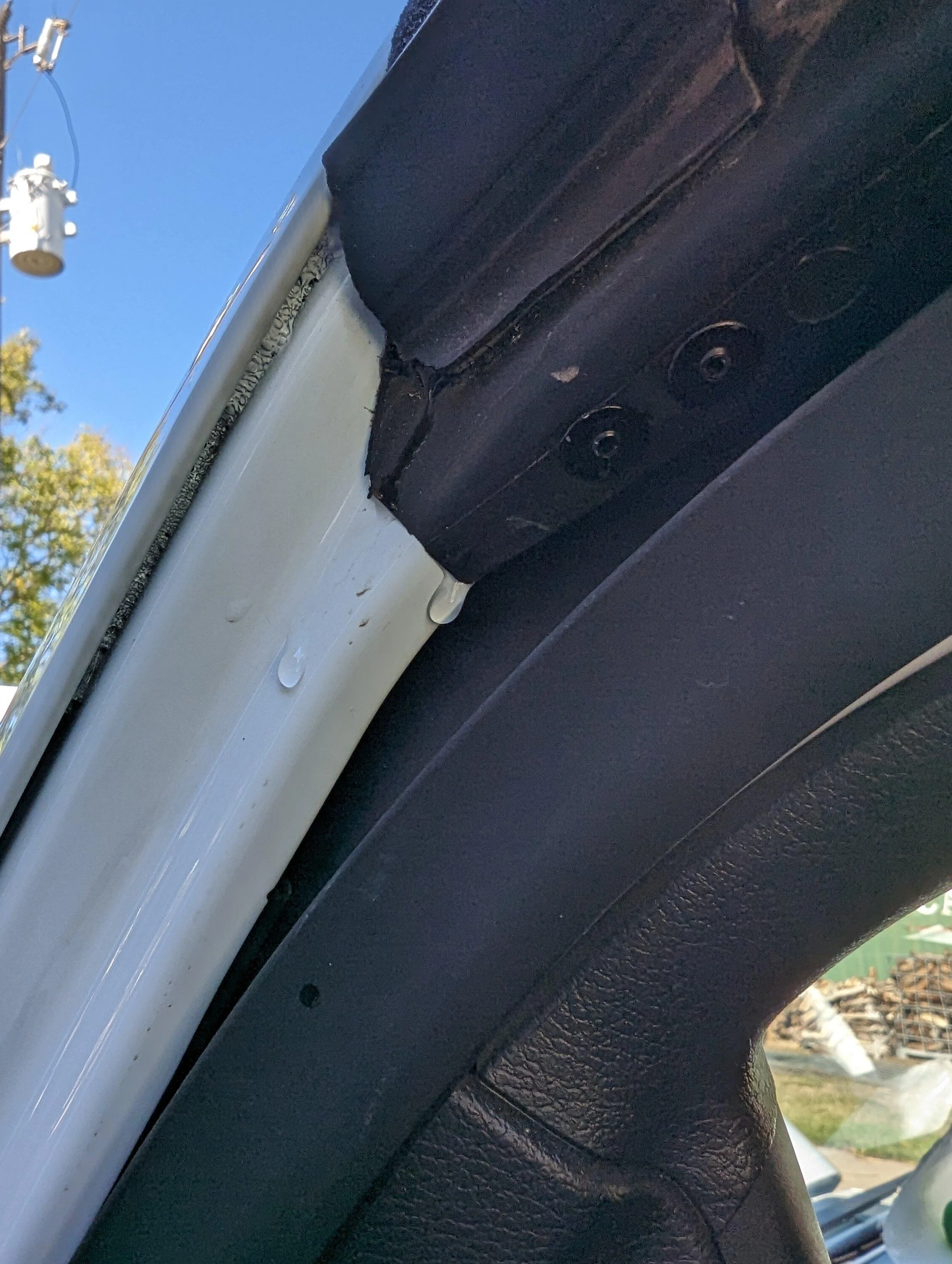 Jeep Gladiator Leaking after window replacement PXL_20221105_170225754
