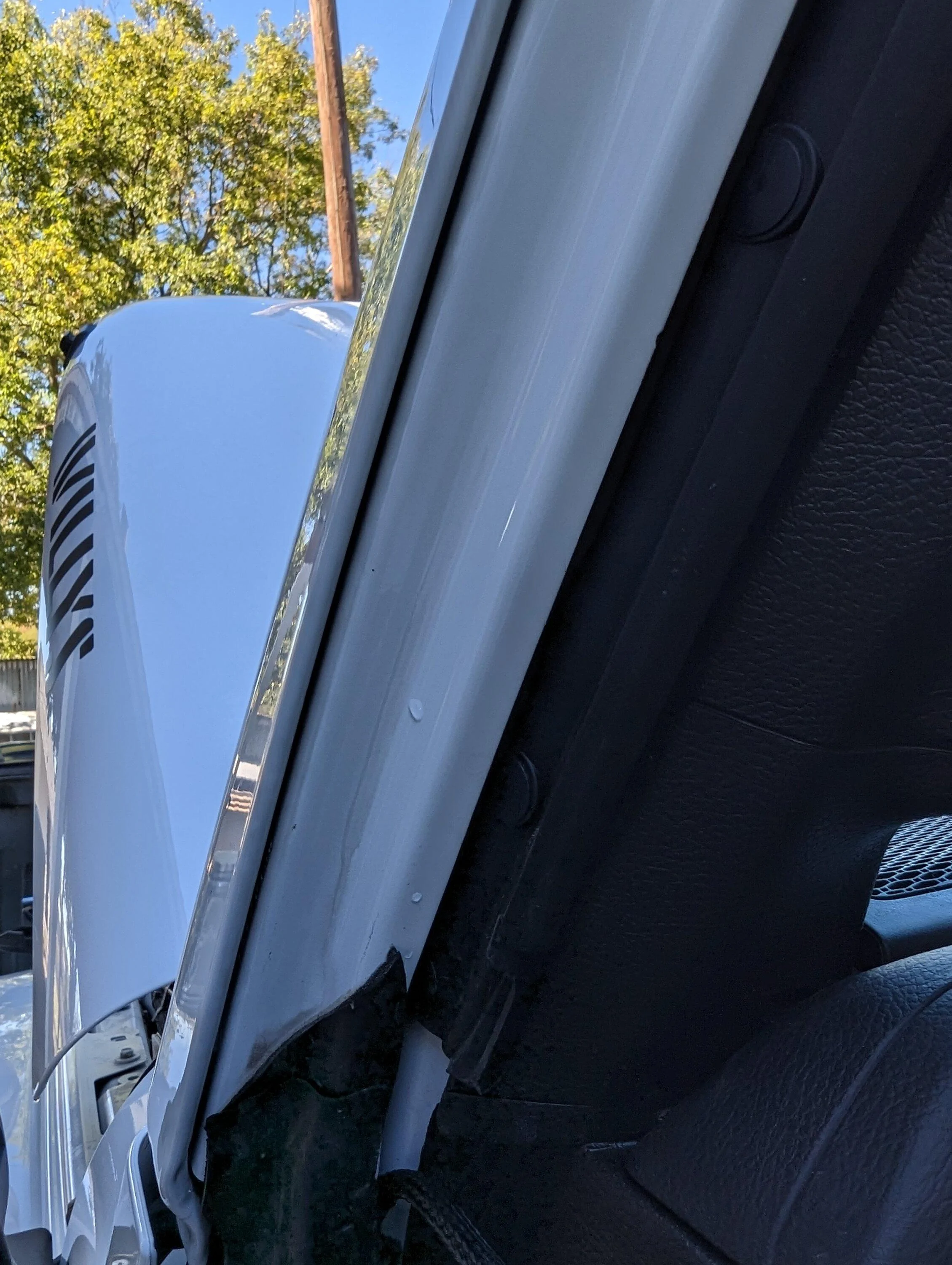 Jeep Gladiator Leaking after window replacement PXL_20221105_170000940