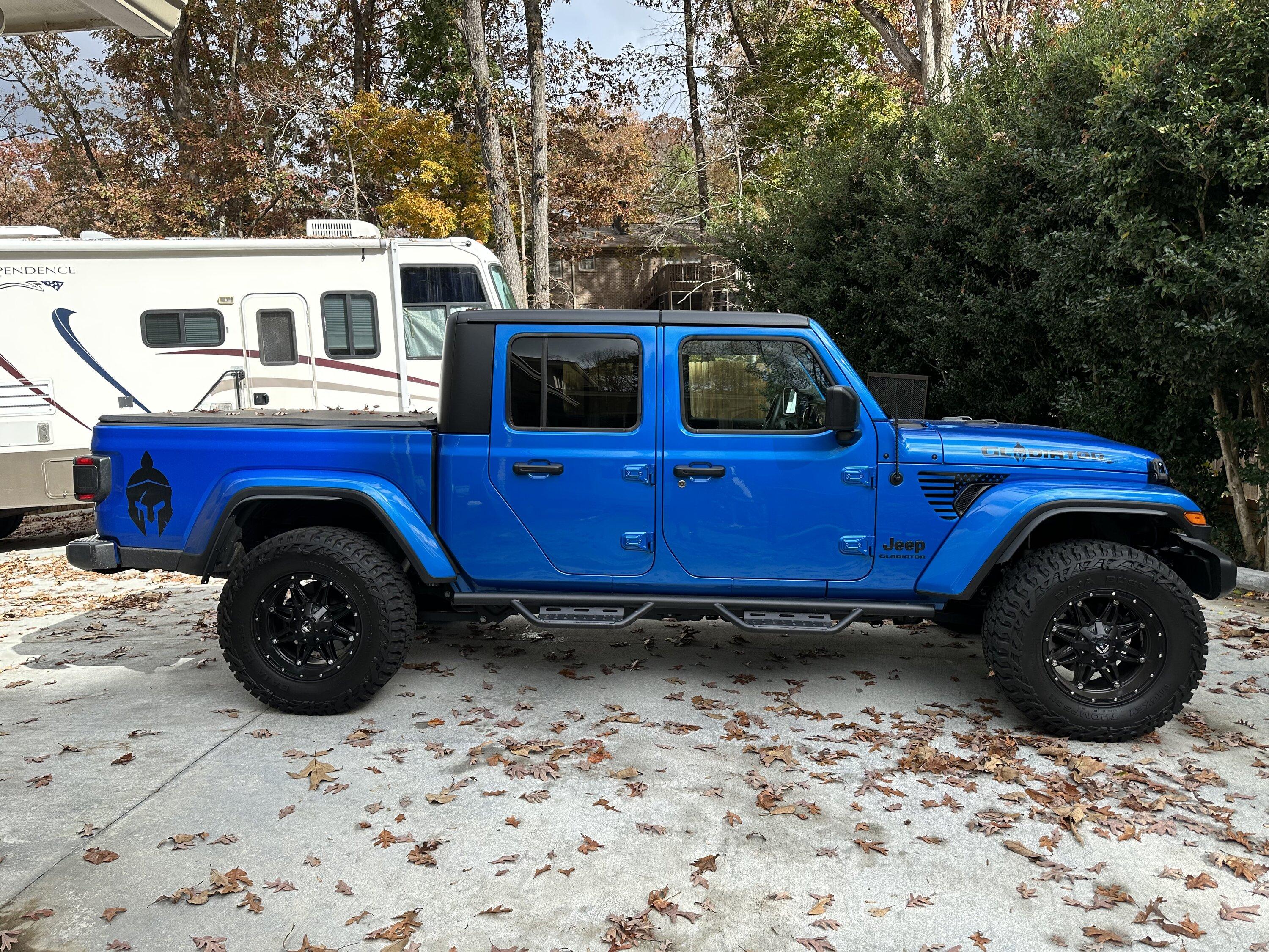 Jeep Gladiator 2022 Hydro Blue Sport S Altitude 4D786D40-DE74-4144-B894-FAF9B110A8F2
