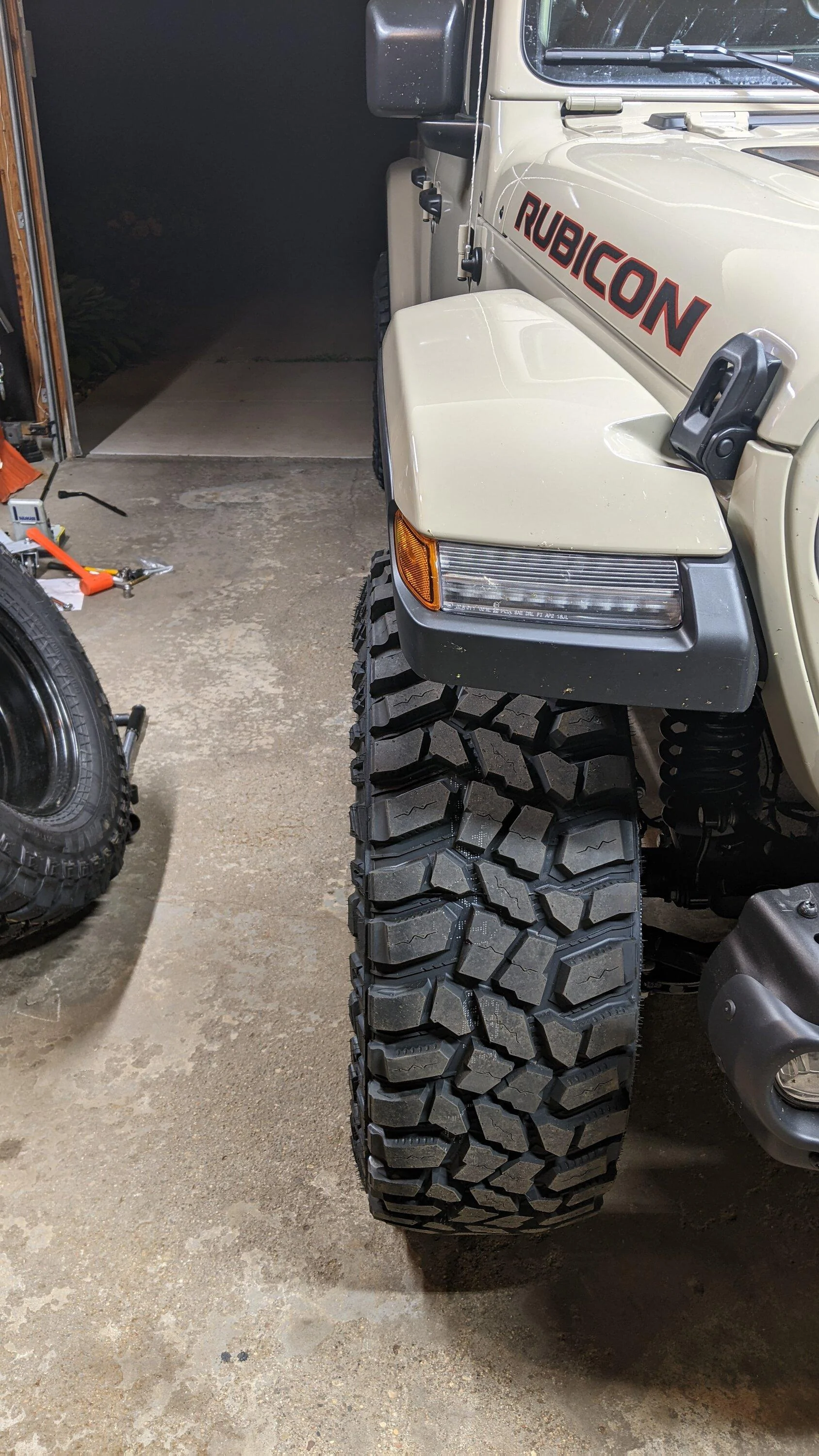 Jeep Gladiator Tried searching, show me your AEV Salta XR’s! PXL_20220604_030241345.NIGHT