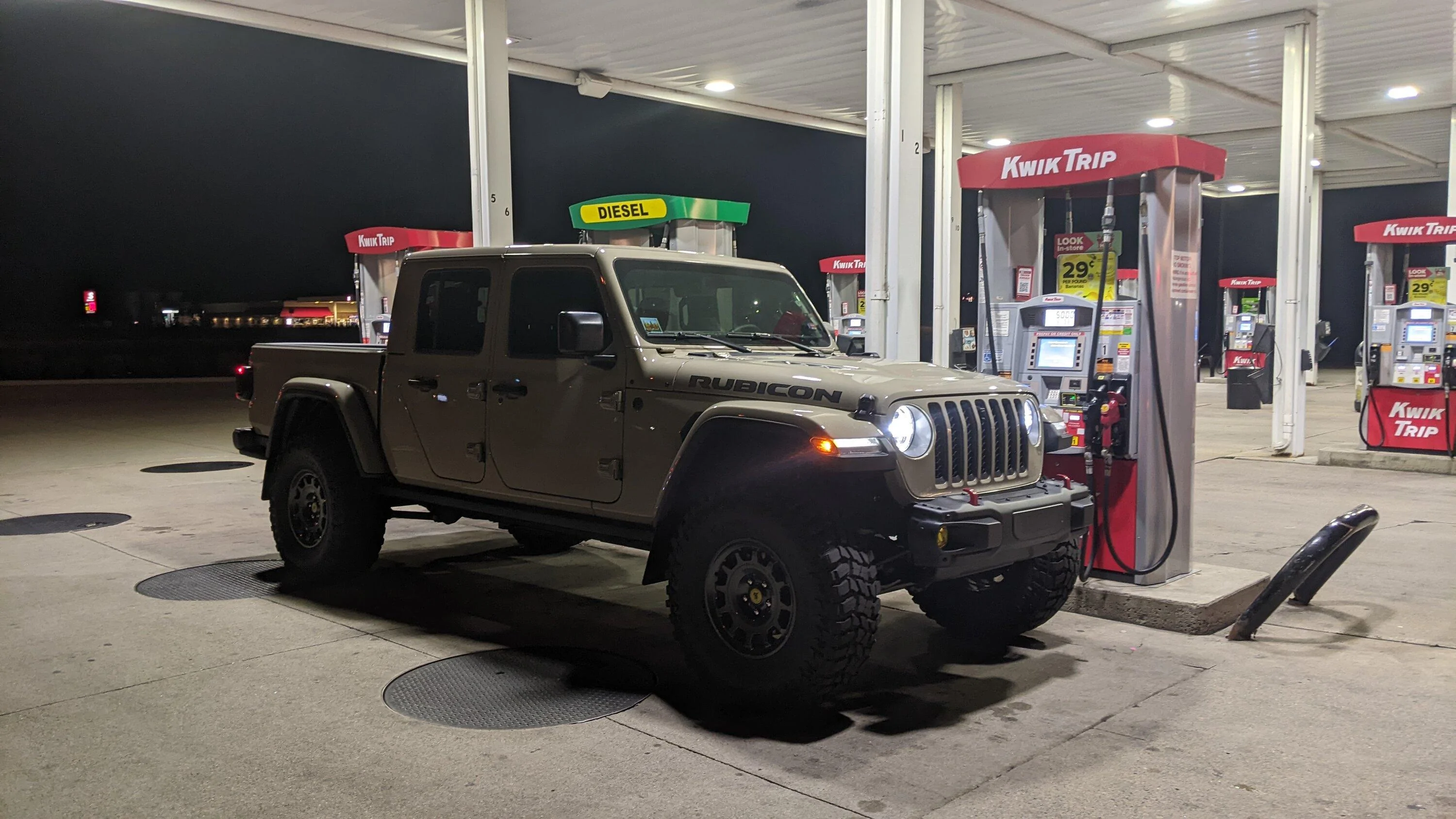 Jeep Gladiator Tried searching, show me your AEV Salta XR’s! PXL_20220807_051022263