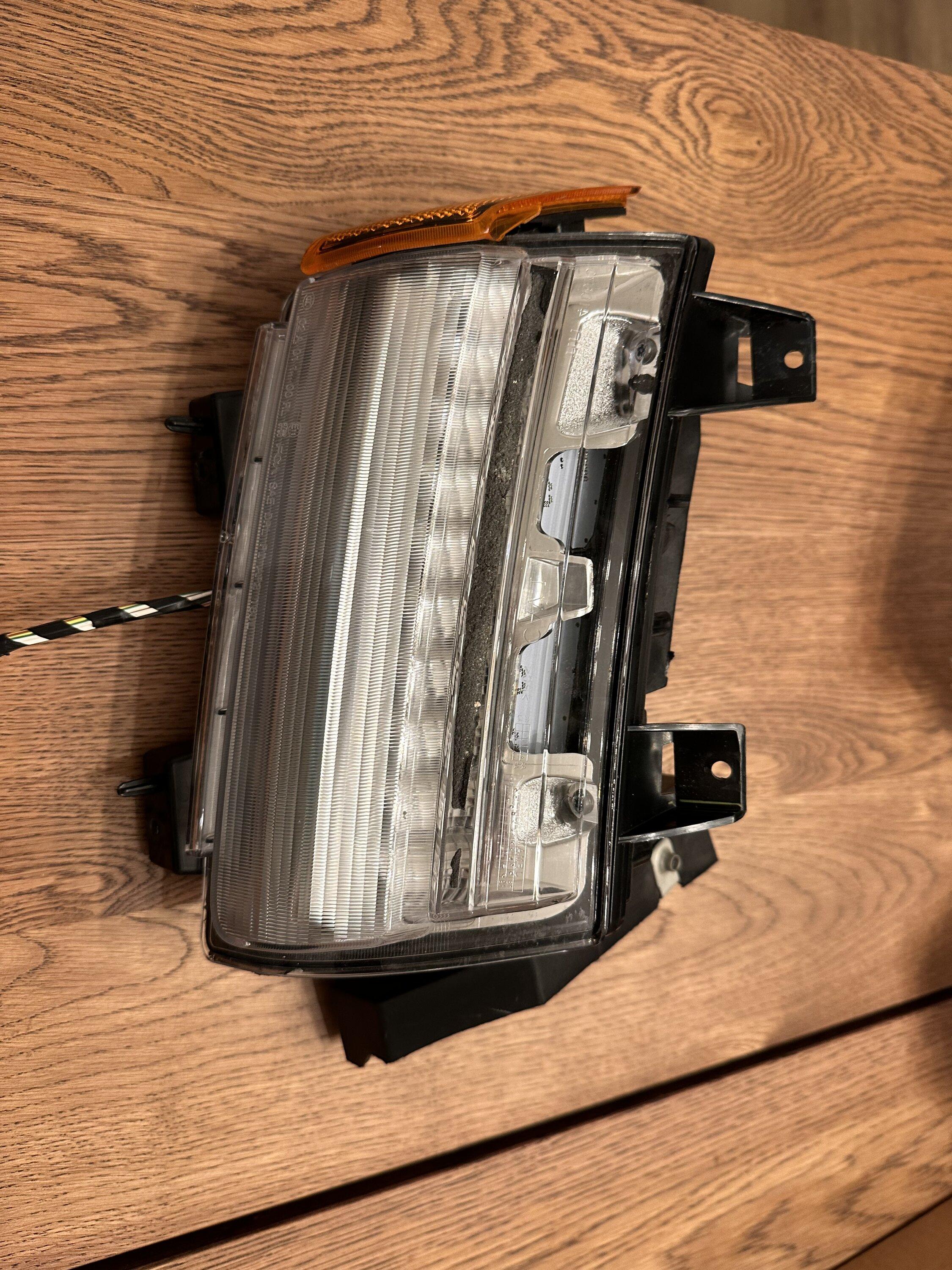 Jeep Gladiator Led fender light. PASSENGER side 38E0B88A-2DF4-4966-8961-A5F17C252226