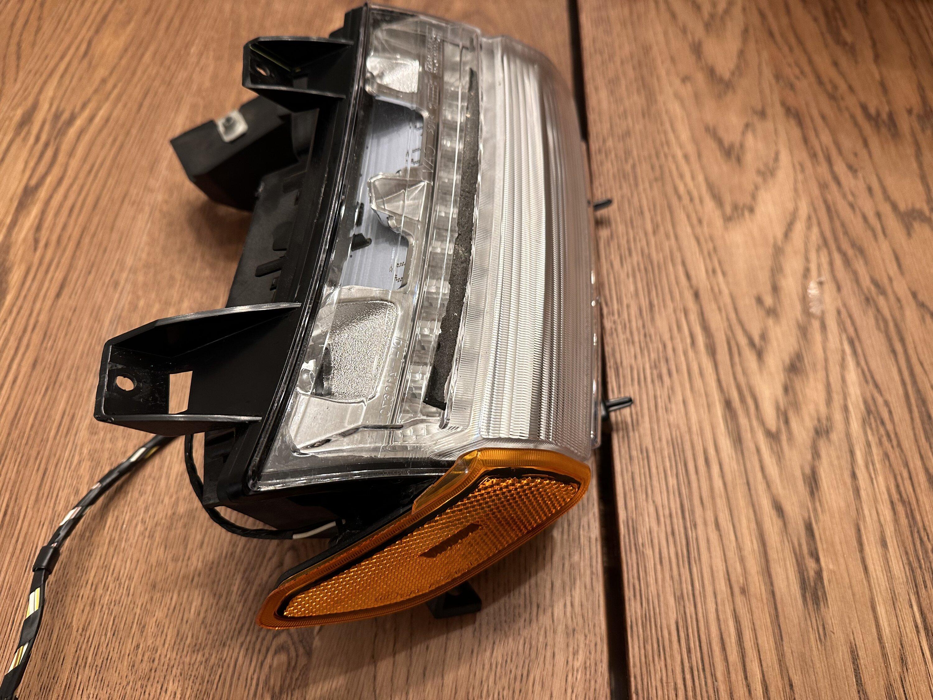 Jeep Gladiator Led fender light. PASSENGER side 0B98F0EC-7233-4CC9-B964-1E35DC9E4AA5