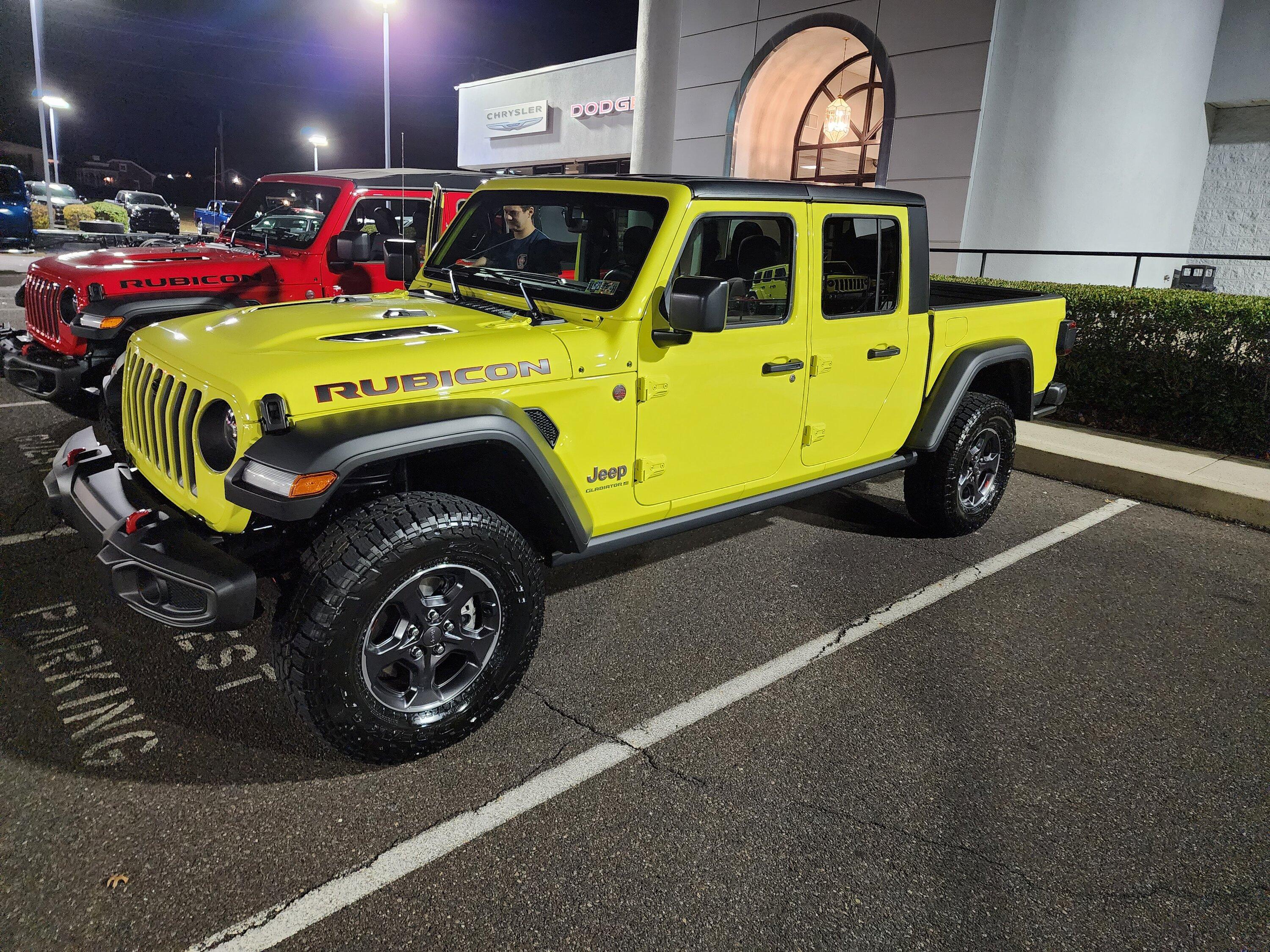 Jeep Gladiator HIGH VELOCITY YELLOW Gladiator JT Club 20221107_180309