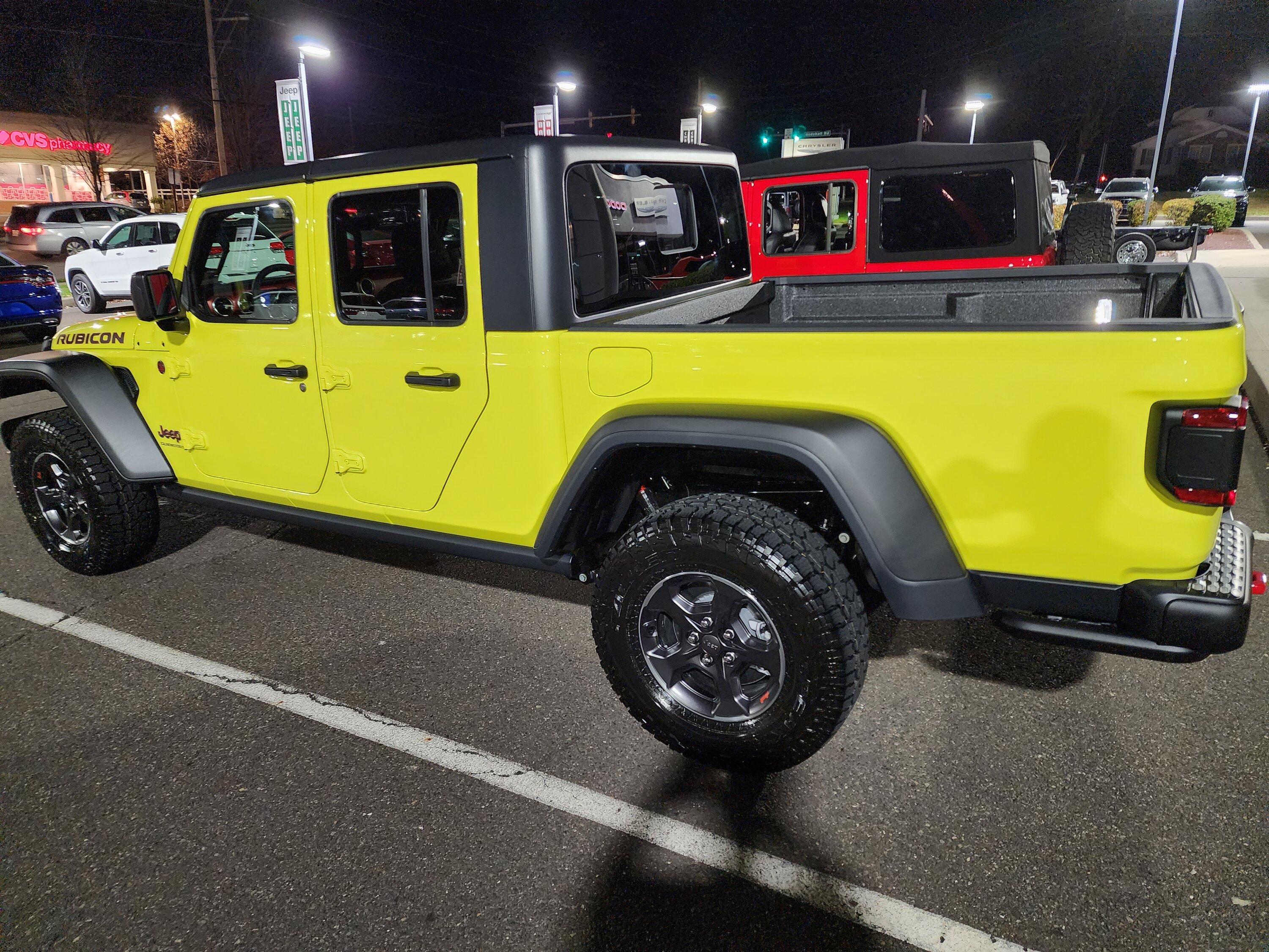 Jeep Gladiator HIGH VELOCITY YELLOW Gladiator JT Club 20221107_180319