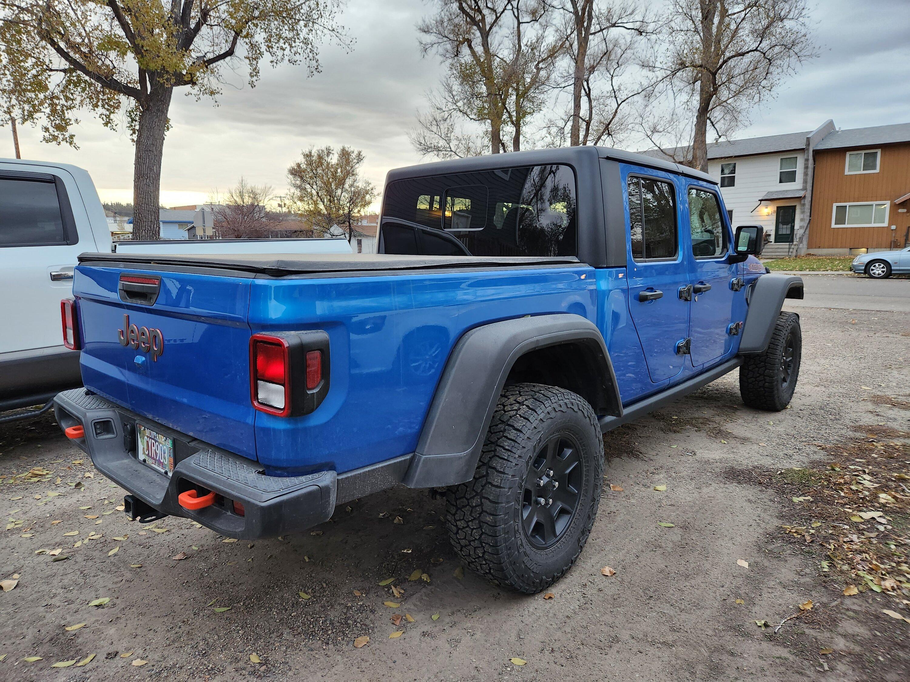Jeep Gladiator 2021 Mojave 6-spd, <10k miles, $44K 20221107_161251