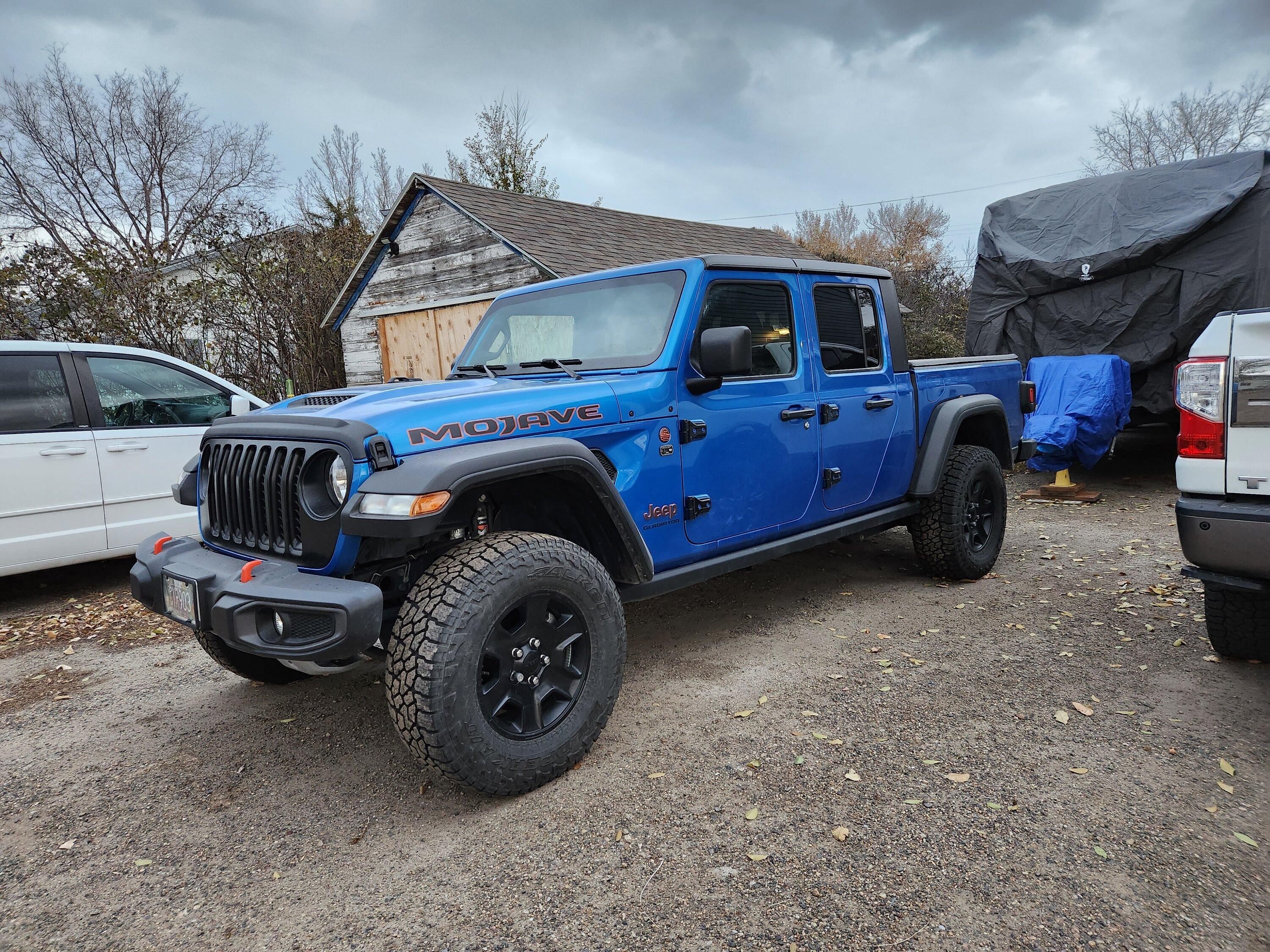 Jeep Gladiator 2021 Mojave 6-spd, <10k miles, $44K 20221107_161235
