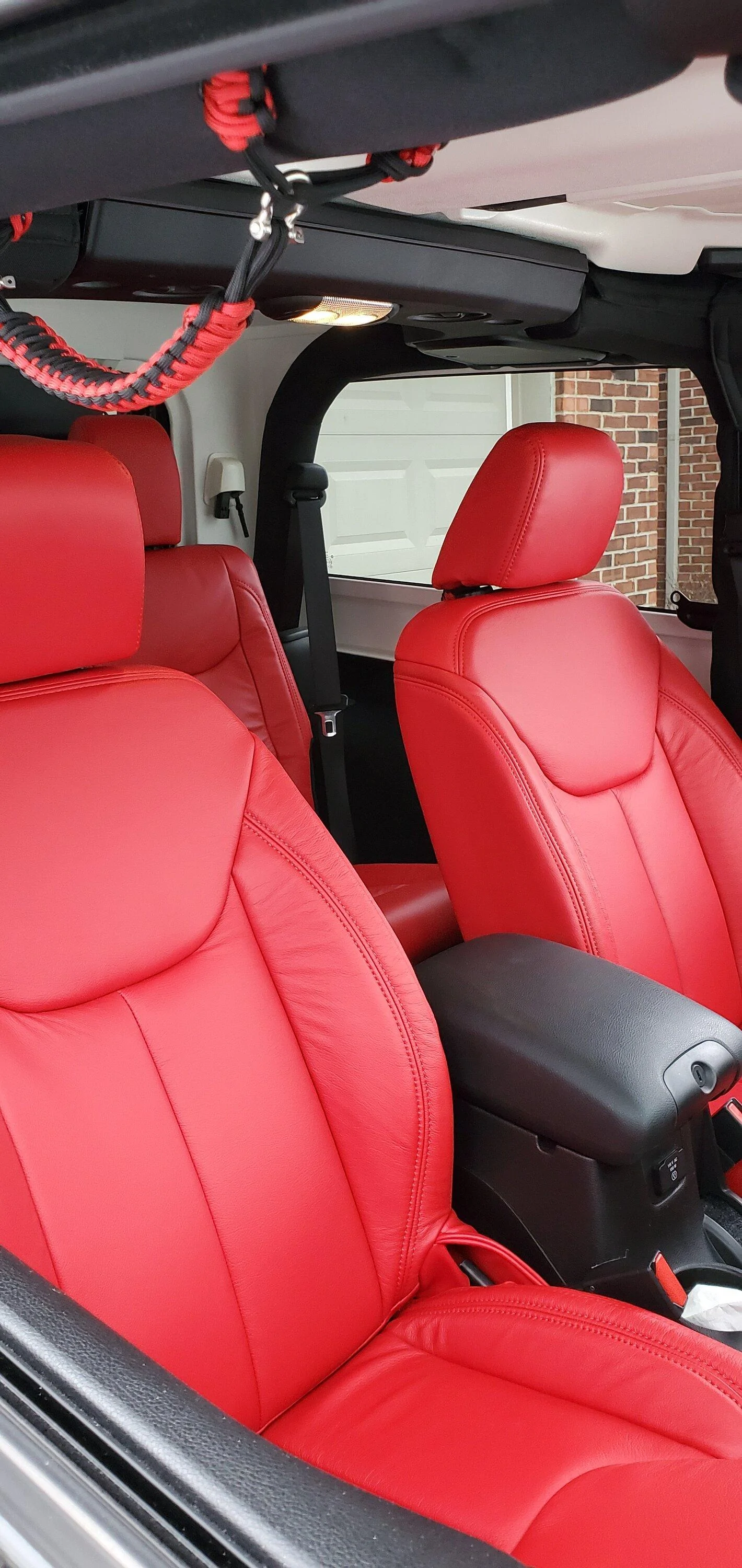 Jeep Gladiator Trade: Mojave Gray Leather for Mojave Black Leather 7079E796-B9FF-45EC-B4A0-8528F9ADC695