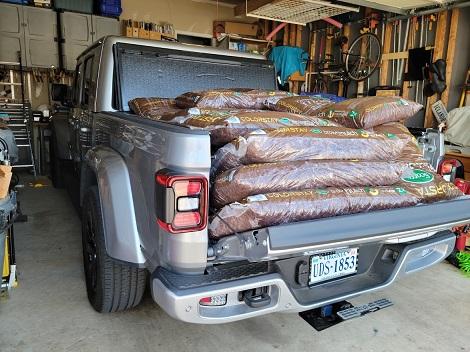 Jeep Gladiator Doing truck stuff in a Jeep!!!!! 25 Mulch Bags 1 Rezised
