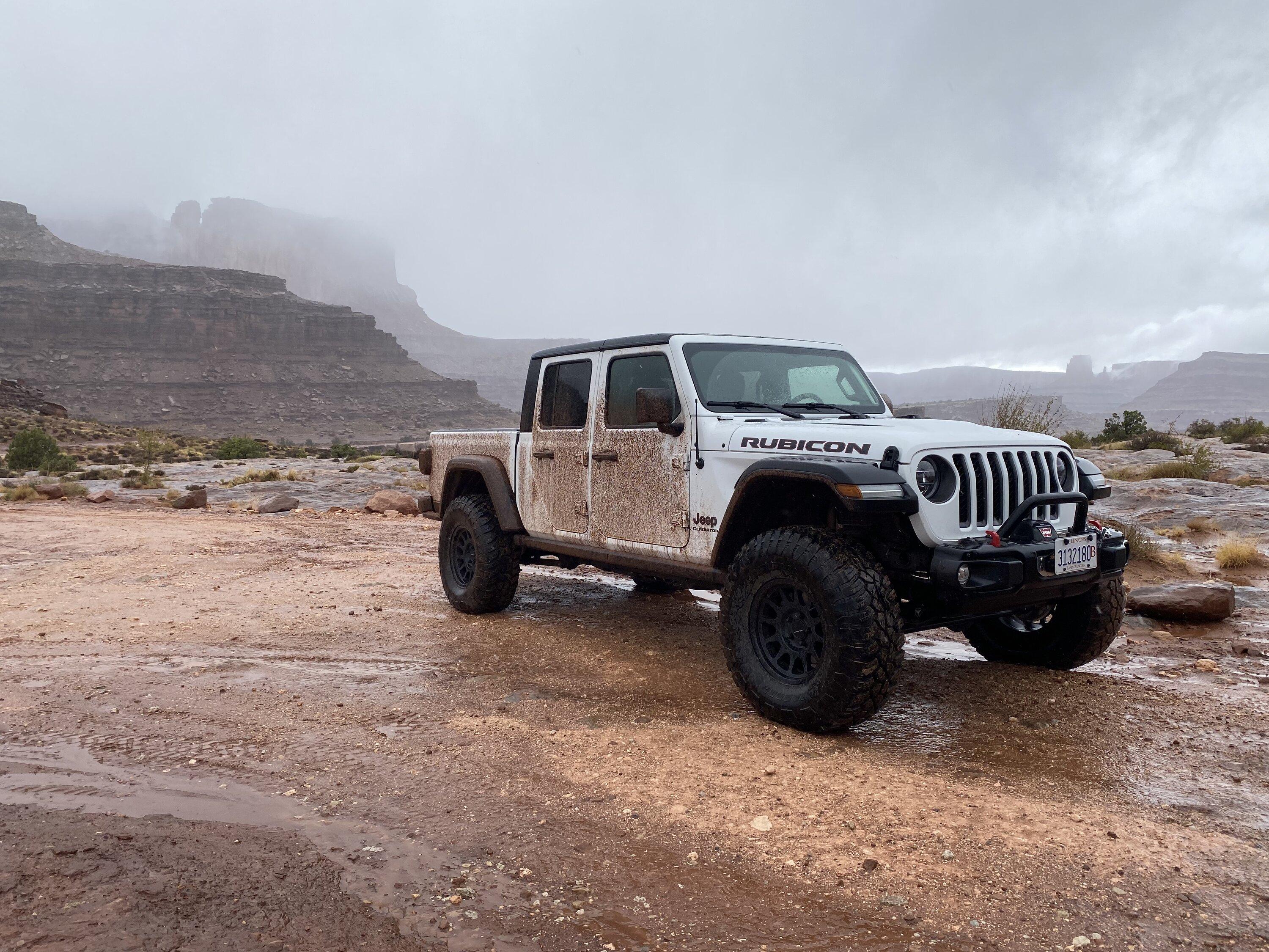 Jeep Gladiator White Rim Road 991AE4B2-E49E-4BD8-9546-EBD205FACC78