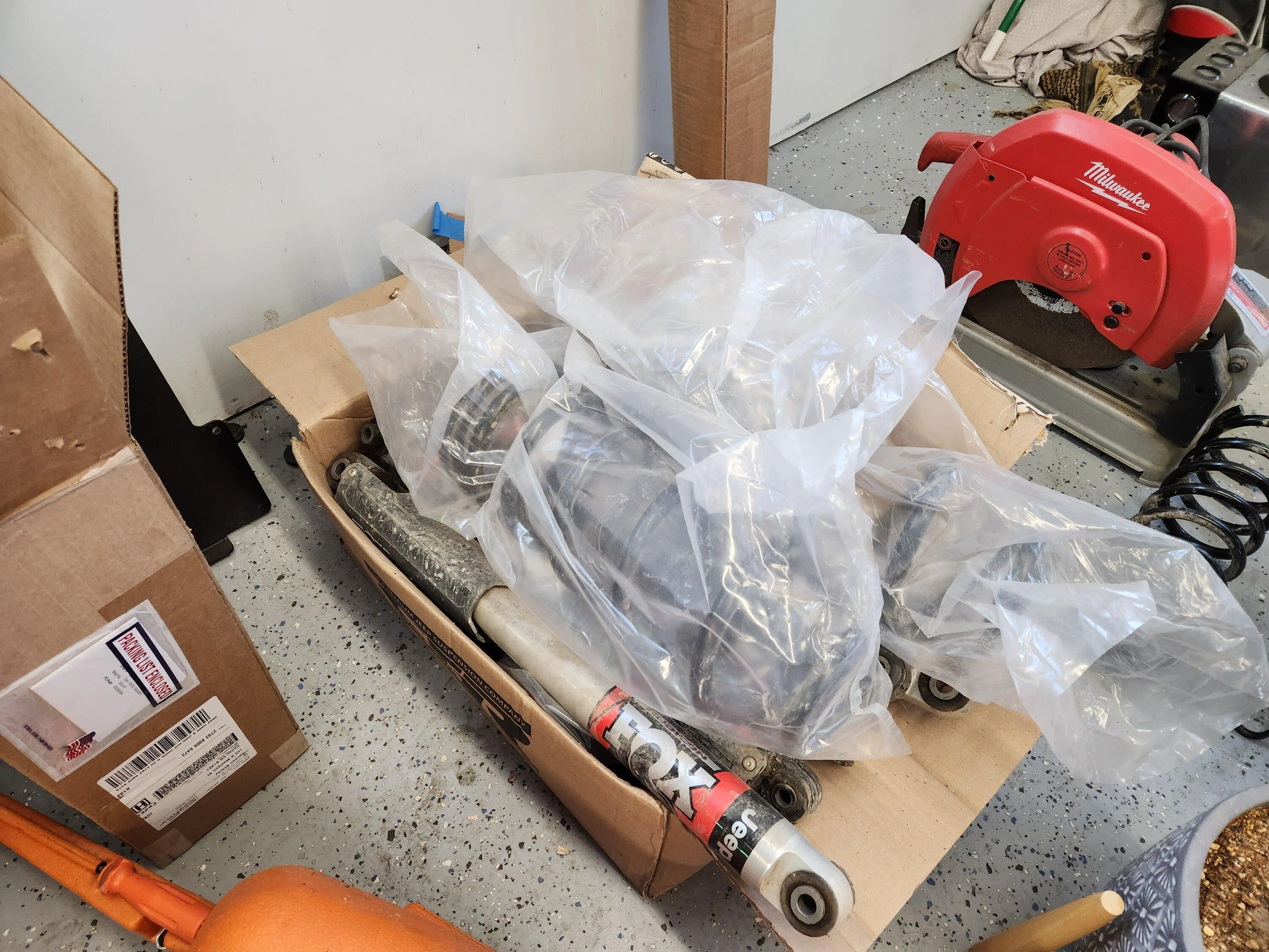 Jeep Gladiator Willys suspension vs Rubicon suspension 20221111_104221