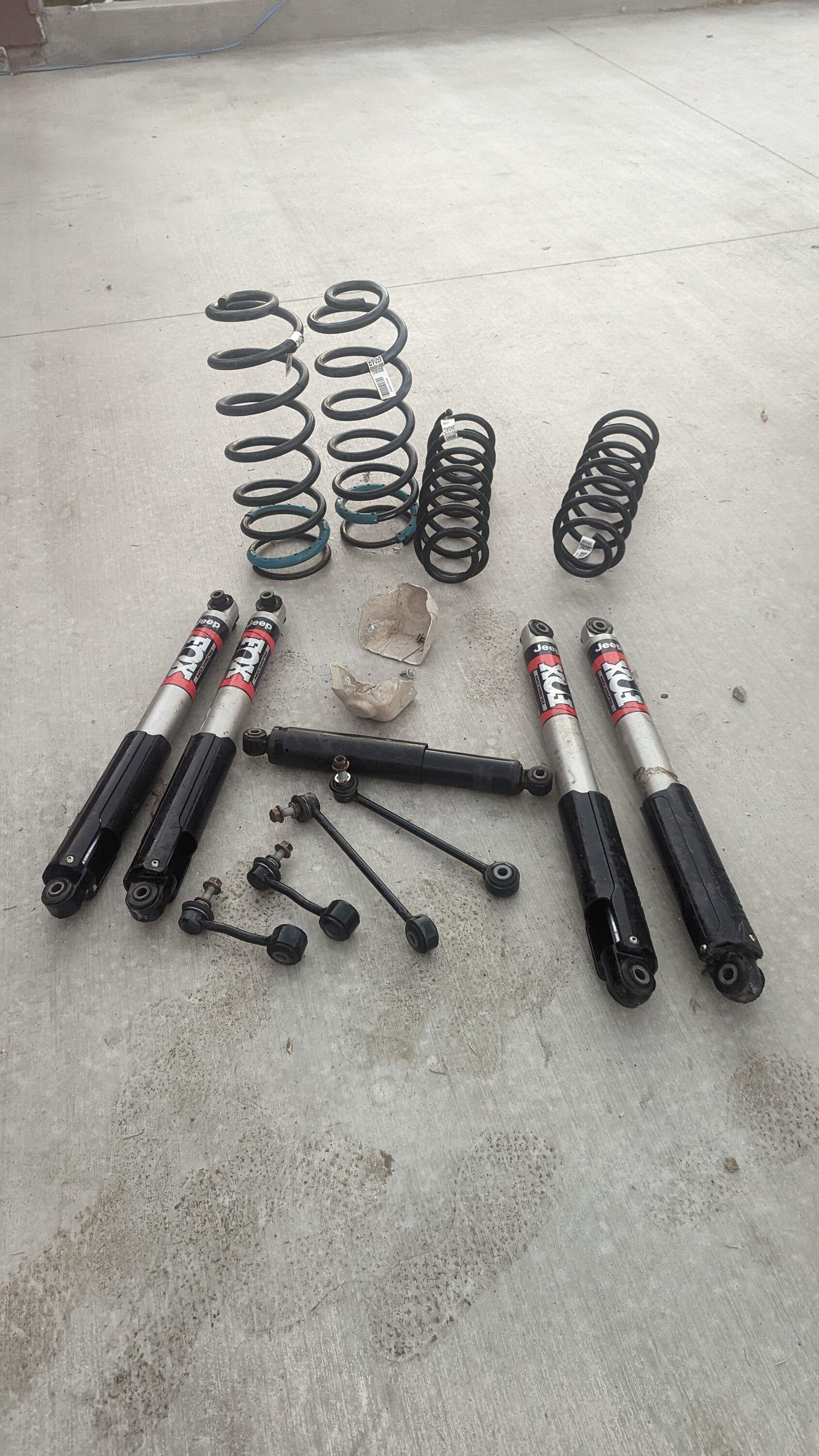 Jeep Gladiator Gladiator Rubicon Factory Suspension - $250 PXL_20221013_010053476