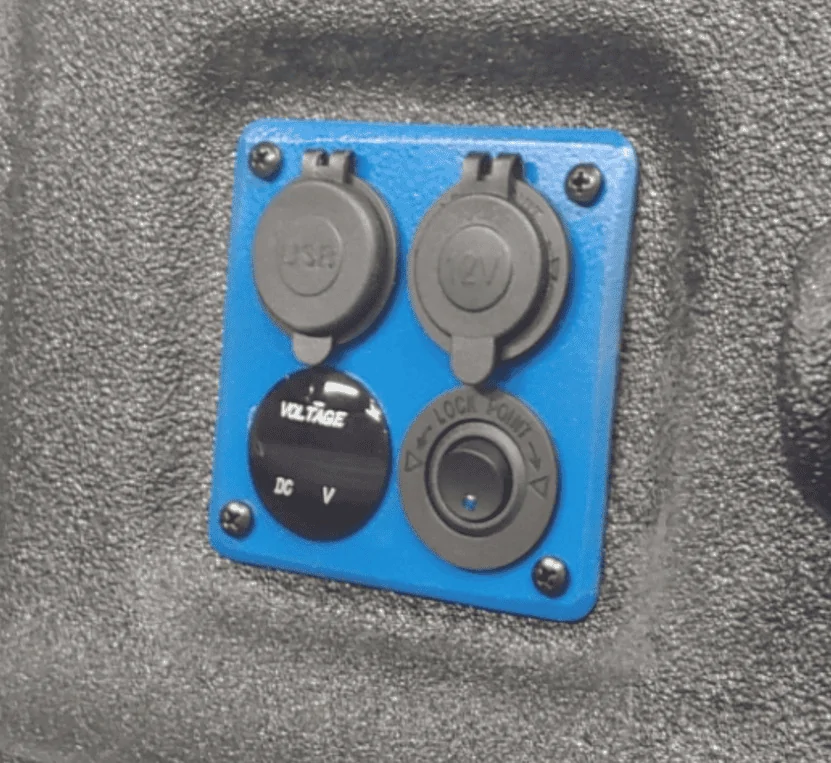 Jeep Gladiator Plug and USB ports in rear... 1668379339163