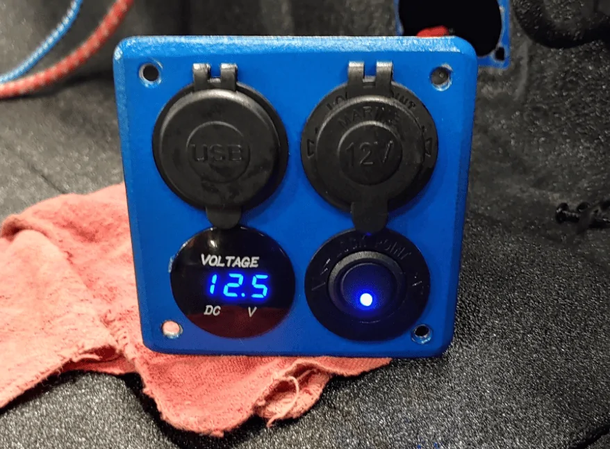 Jeep Gladiator Plug and USB ports in rear... 1668379392316