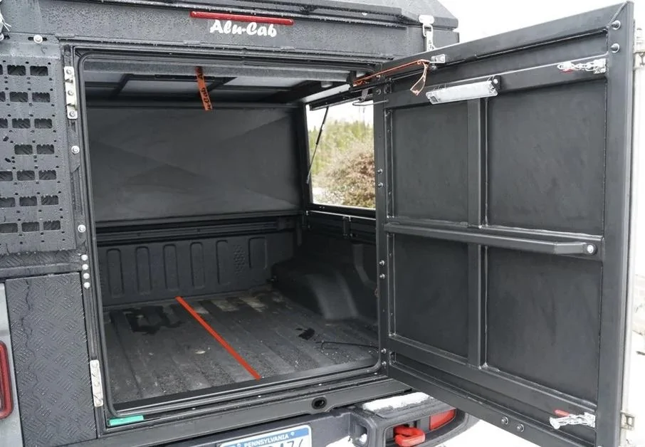 Jeep Gladiator Alu-Cab Canopy Camper Roll Call 35201749-3A69-461E-AADD-1D709566BF70