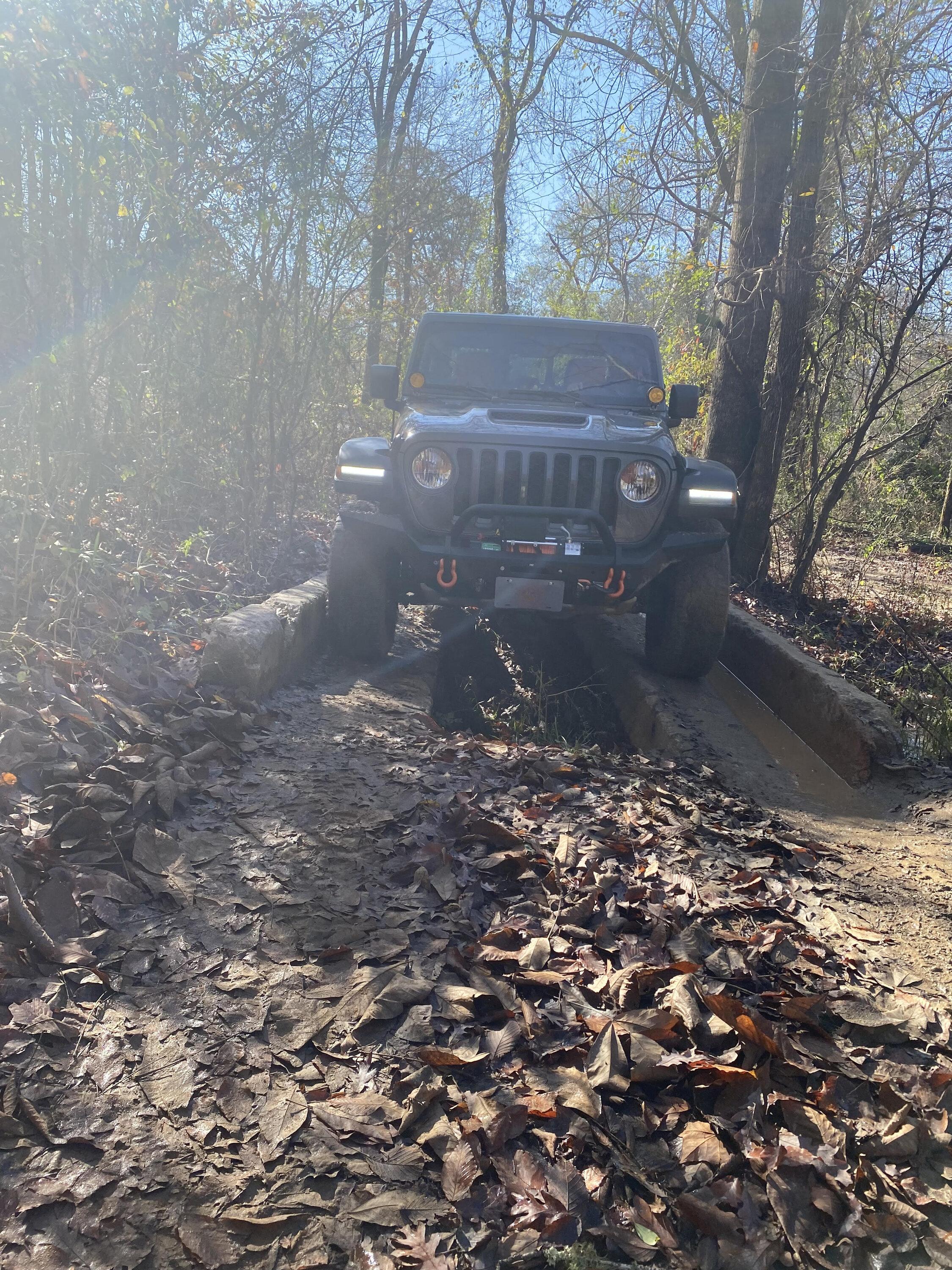 Jeep Gladiator Recent trip to the Dealer (LED) + Some Mopar lifts in the lobby j5