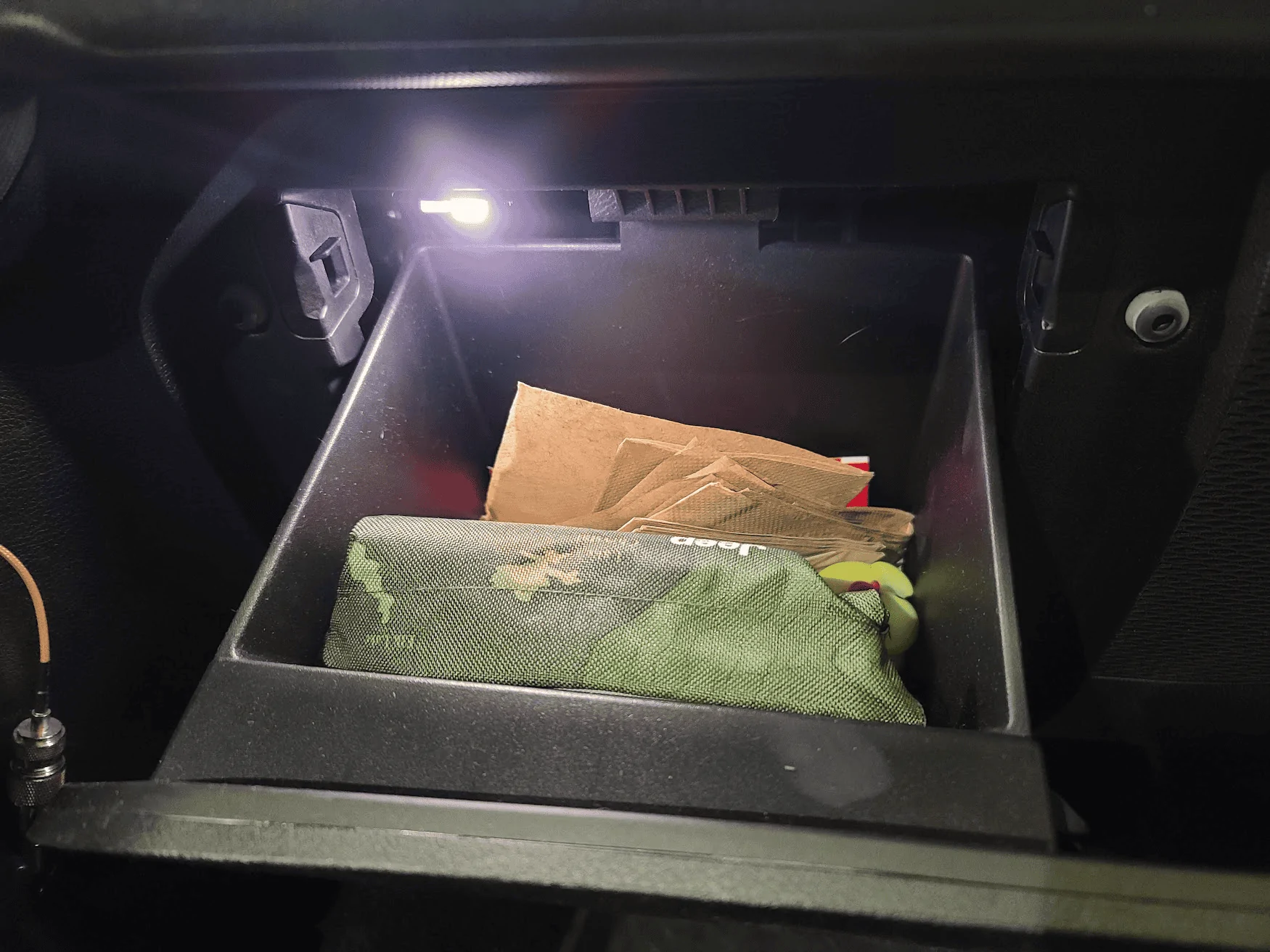 Jeep Gladiator Glovebox LED Light DIY 1668566238417